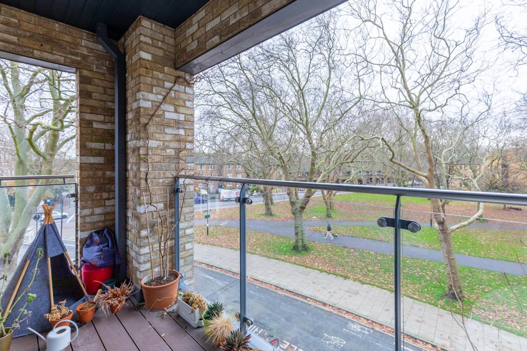 Apartment Central & Modern 1bd Flat With Balcony Hackney! London