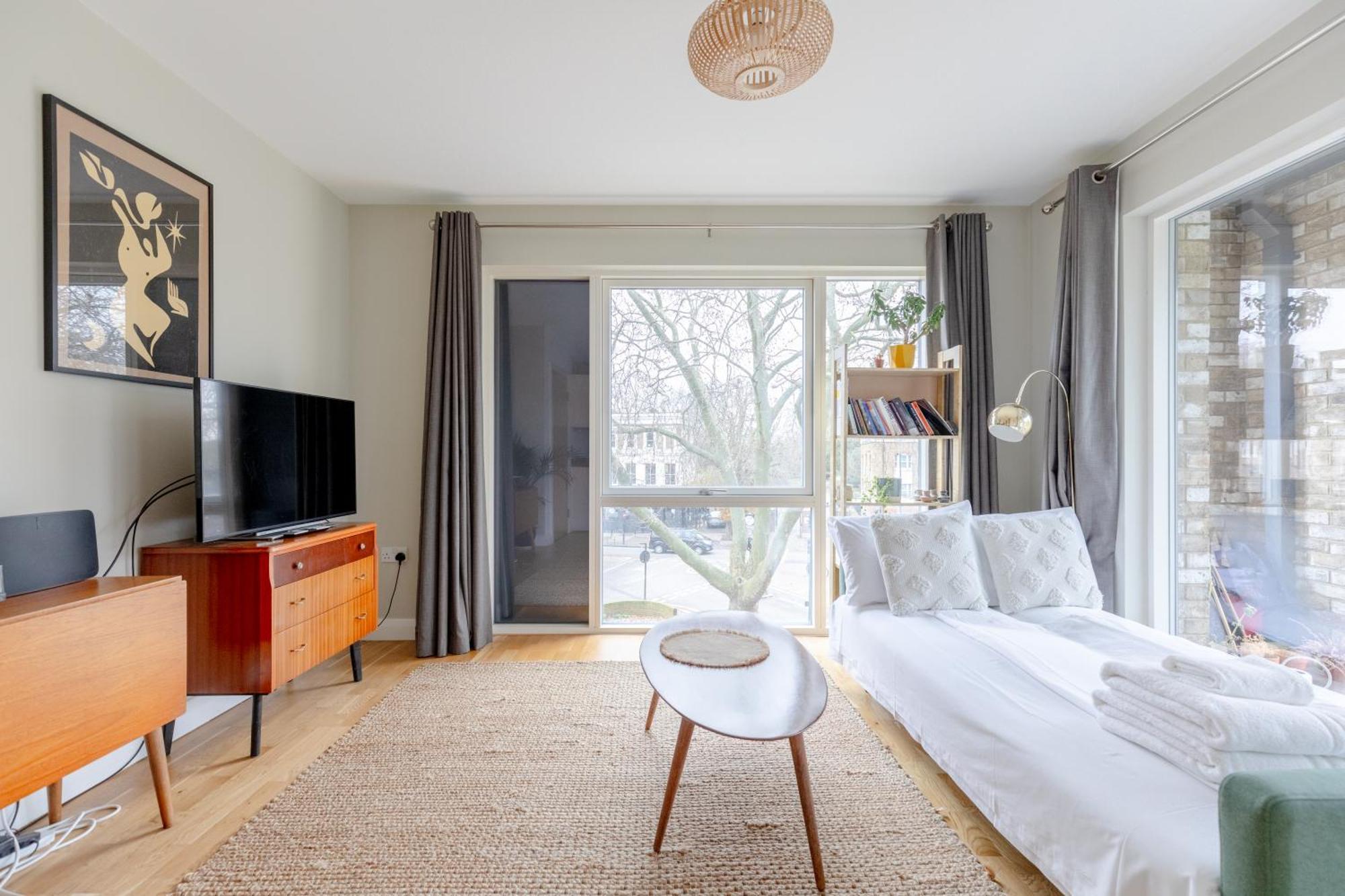 Central & Modern 1bd Flat With Balcony Hackney! *