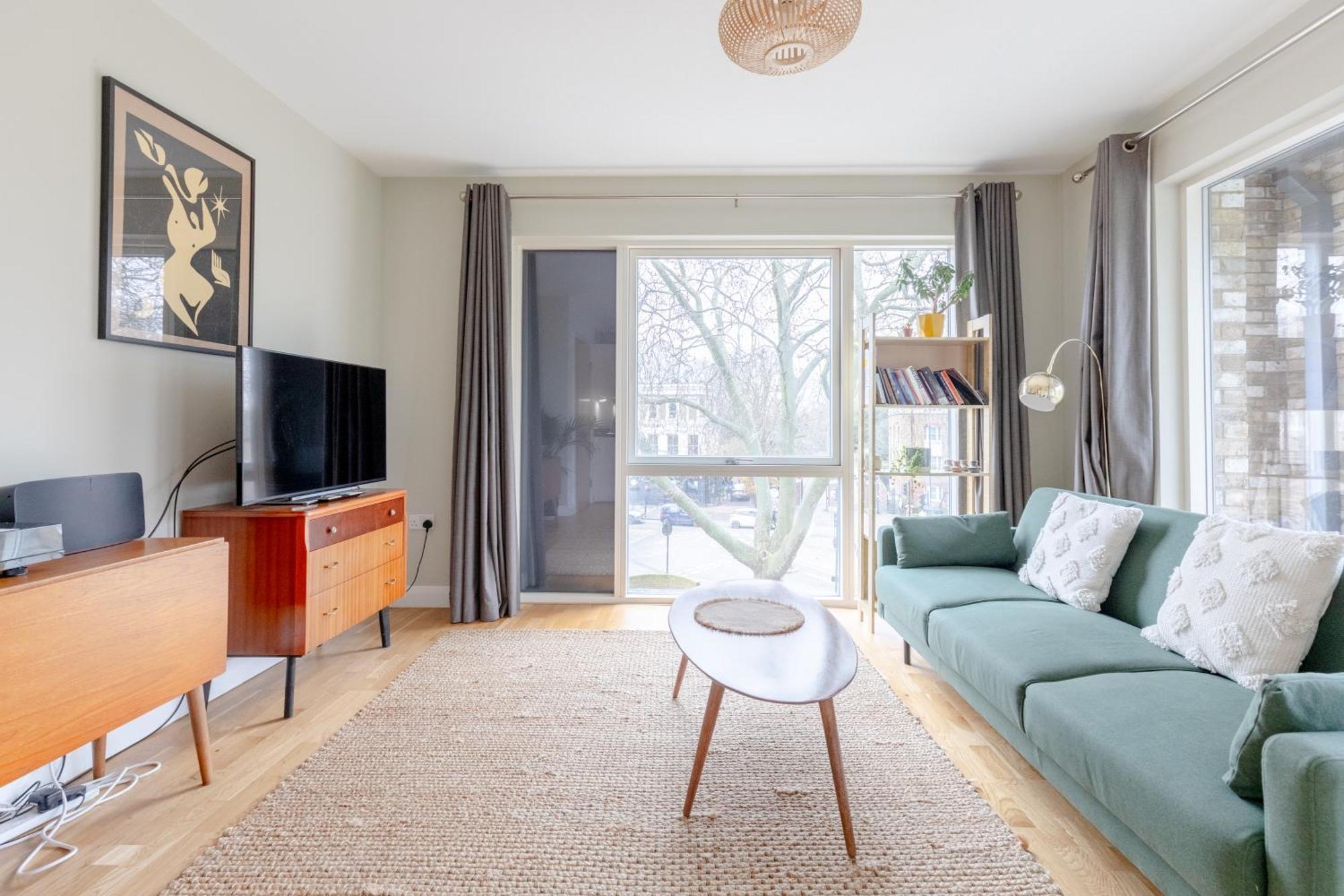 Central & Modern 1bd Flat With Balcony Hackney! *
