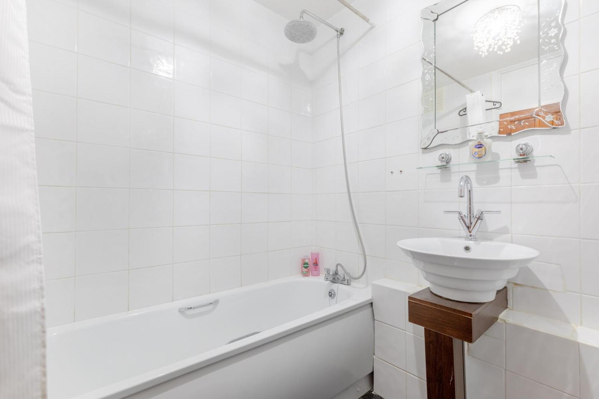 Well Located 2bd Flat 20 Mins To Tower Bridge! * London