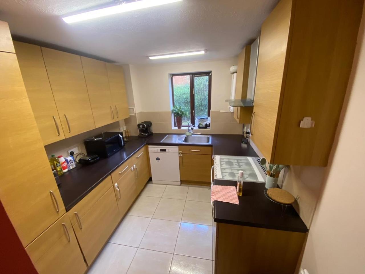 Stunning 2 Bedroom With Garden Sleep 6 Apartment London