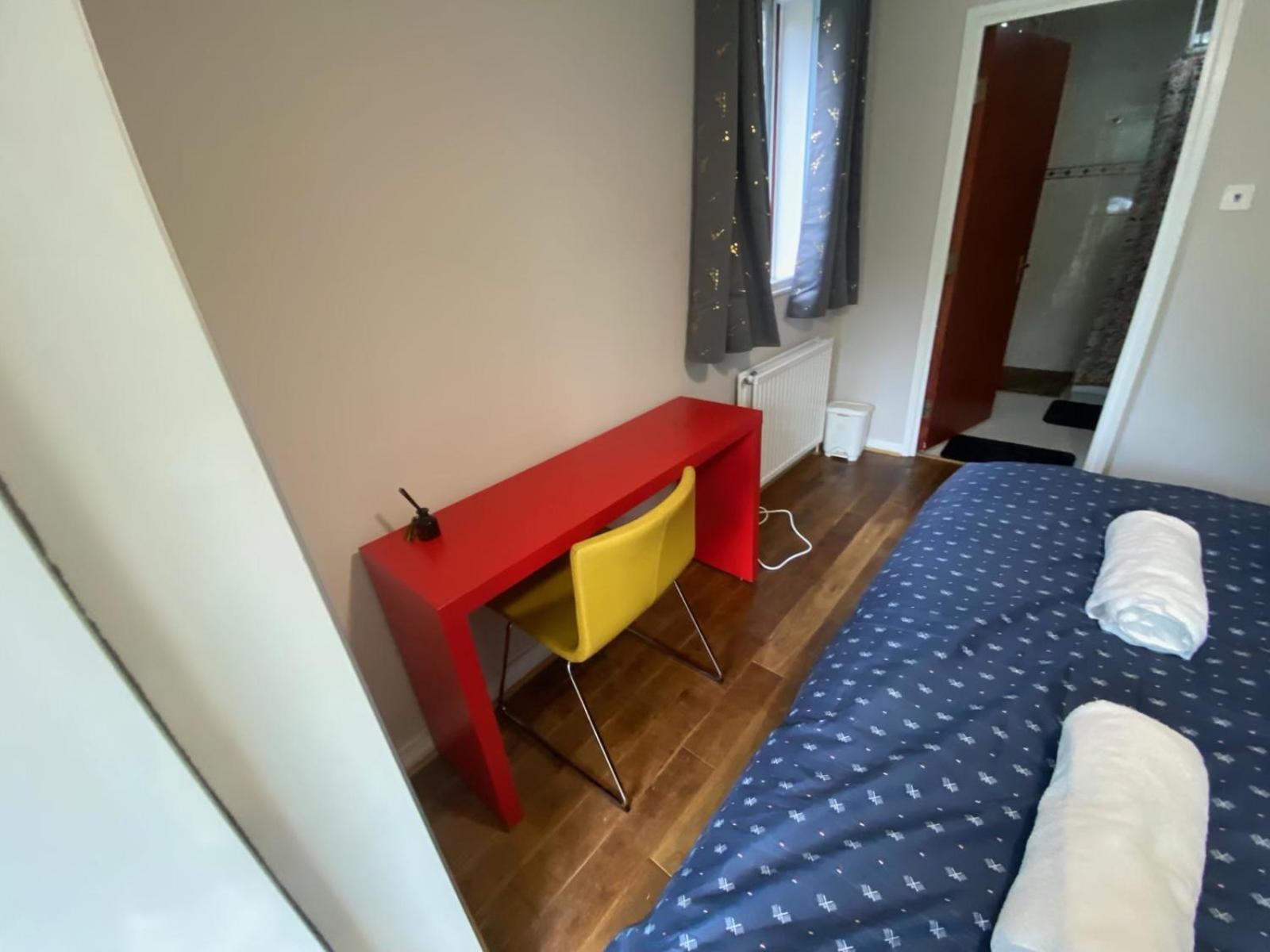 Stunning 2 Bedroom With Garden Sleep 6 Apartment *