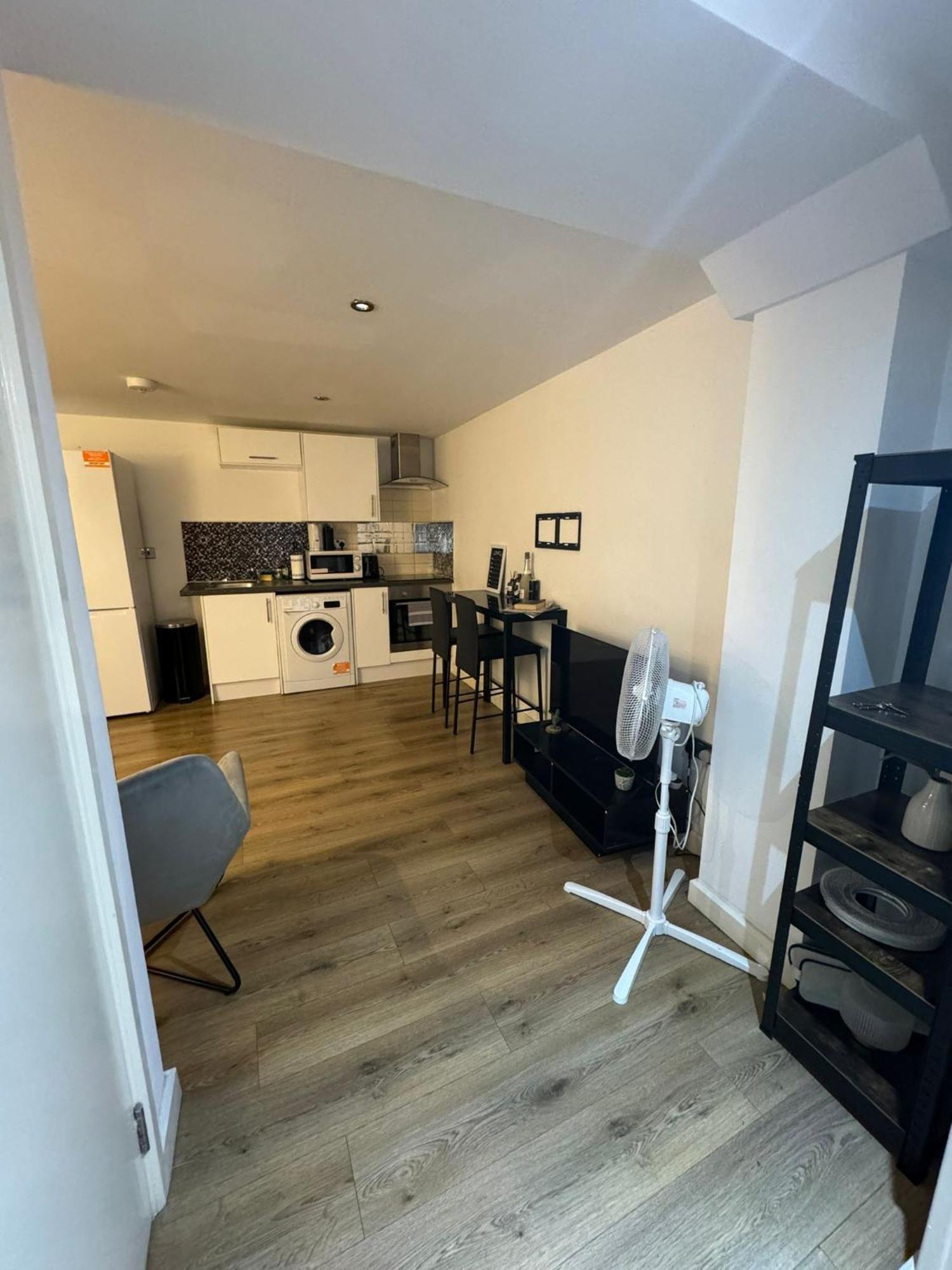Cozy Two Bedroom Sleeps 6 Near Camden Market Hw10 Apartment *
