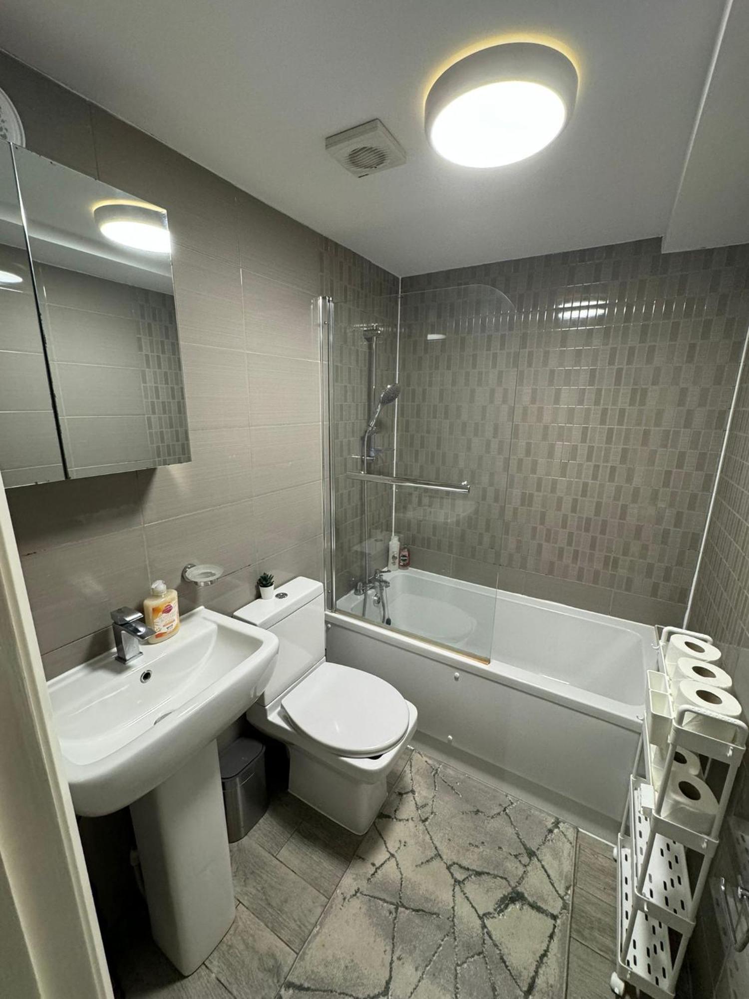 Cozy Two Bedroom Sleeps 6 Near Camden Market Hw10 London