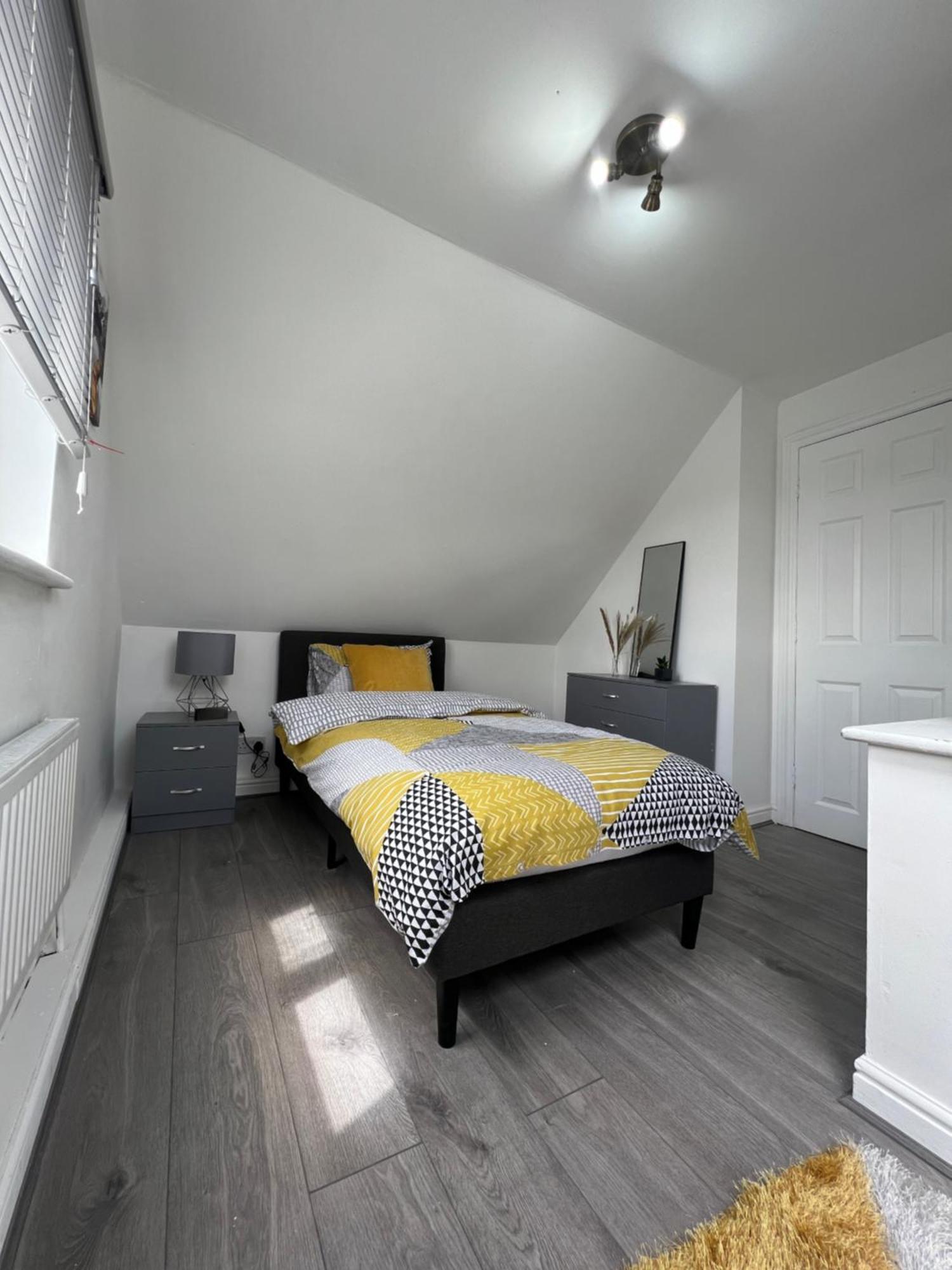 Guest house The By U&a London