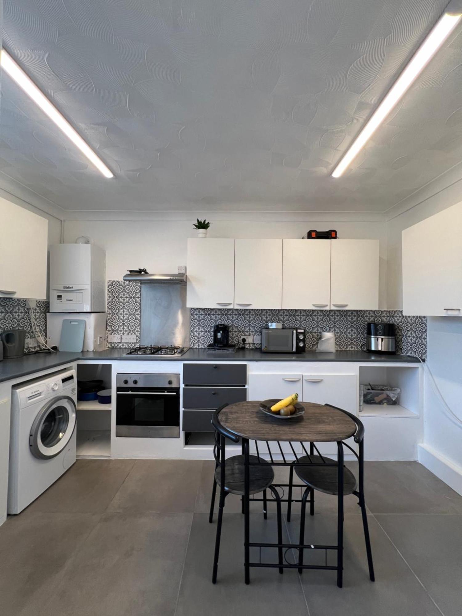 Guest house The By U&a London
