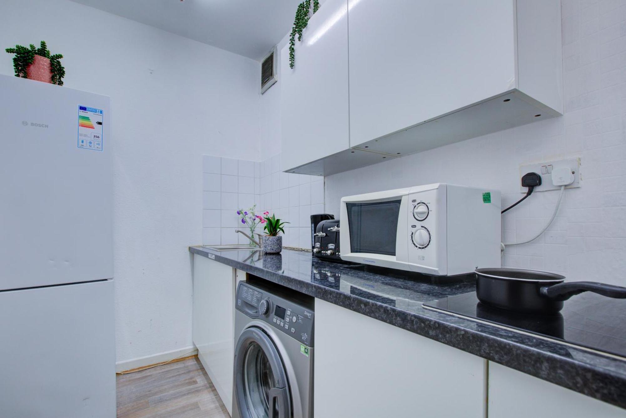 2 Bedroom And Living Edgware Road, Central * London