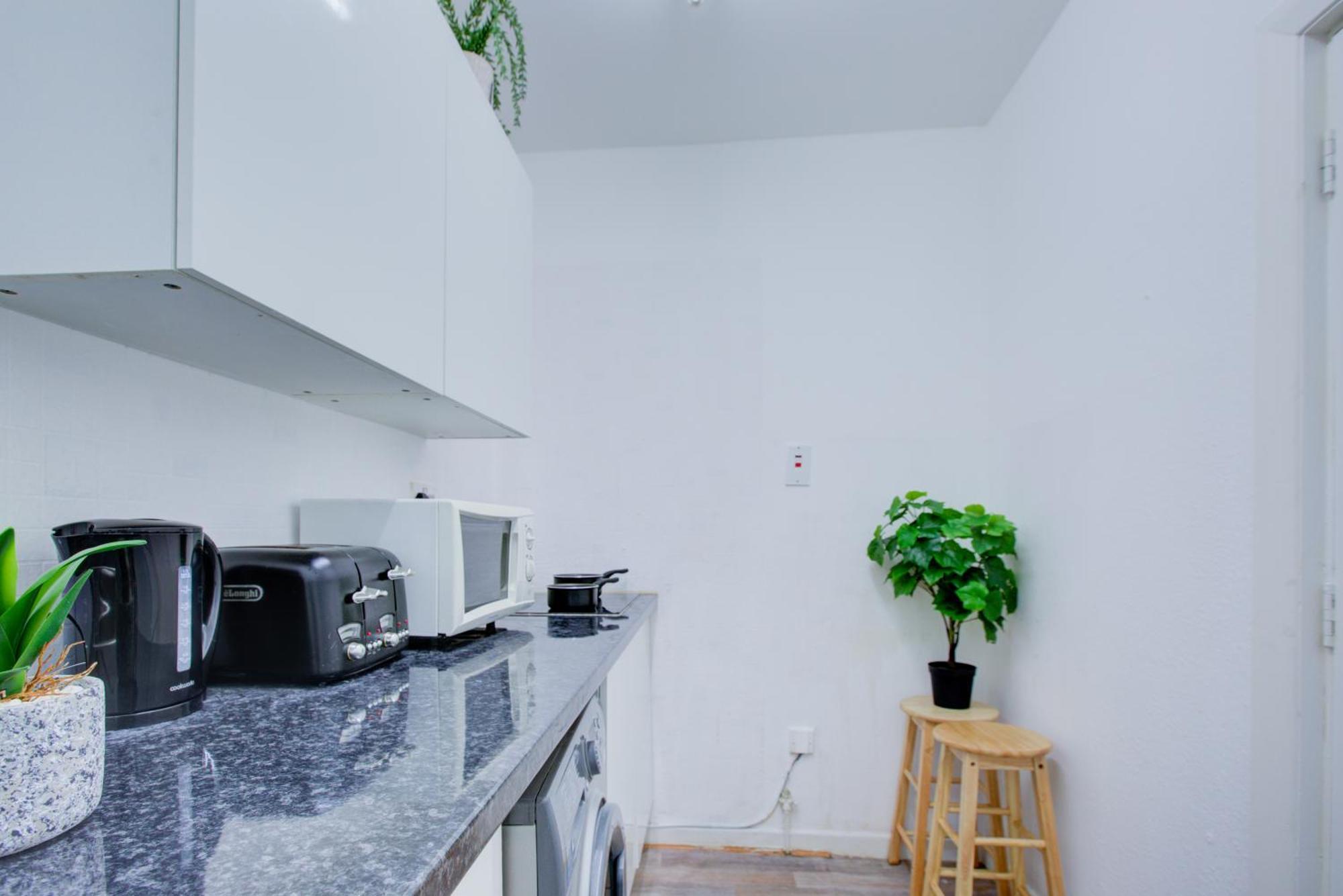 2 Bedroom And Living Edgware Road, Central Apartment London
