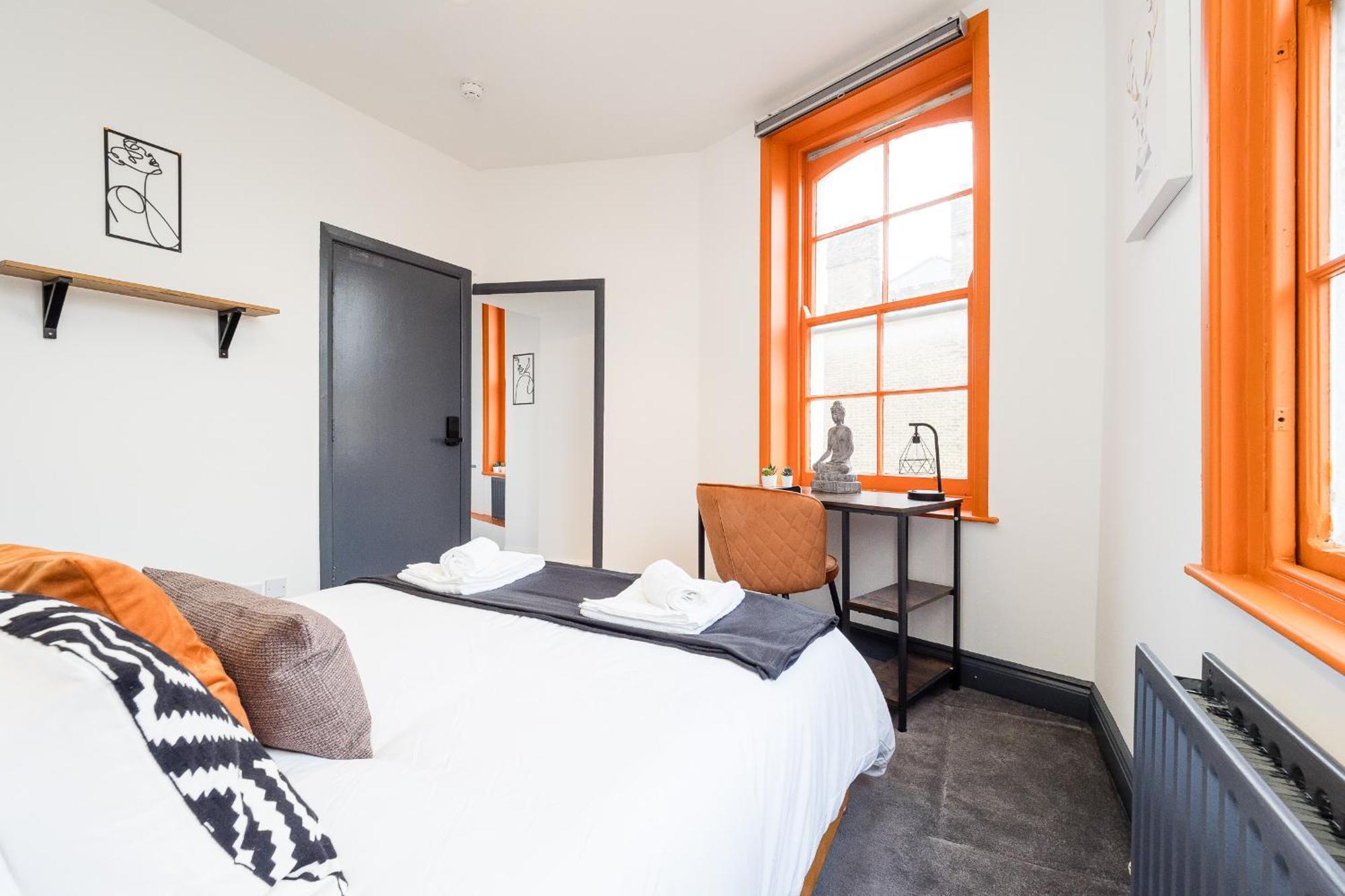 Holiday home Spacious 6 Ensuite Bedroom House In London