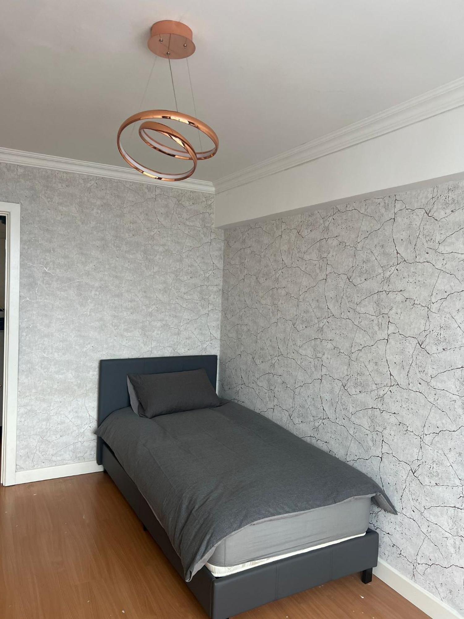 2 Bedroom Flat In Zone 1 East With Parking Apartment *