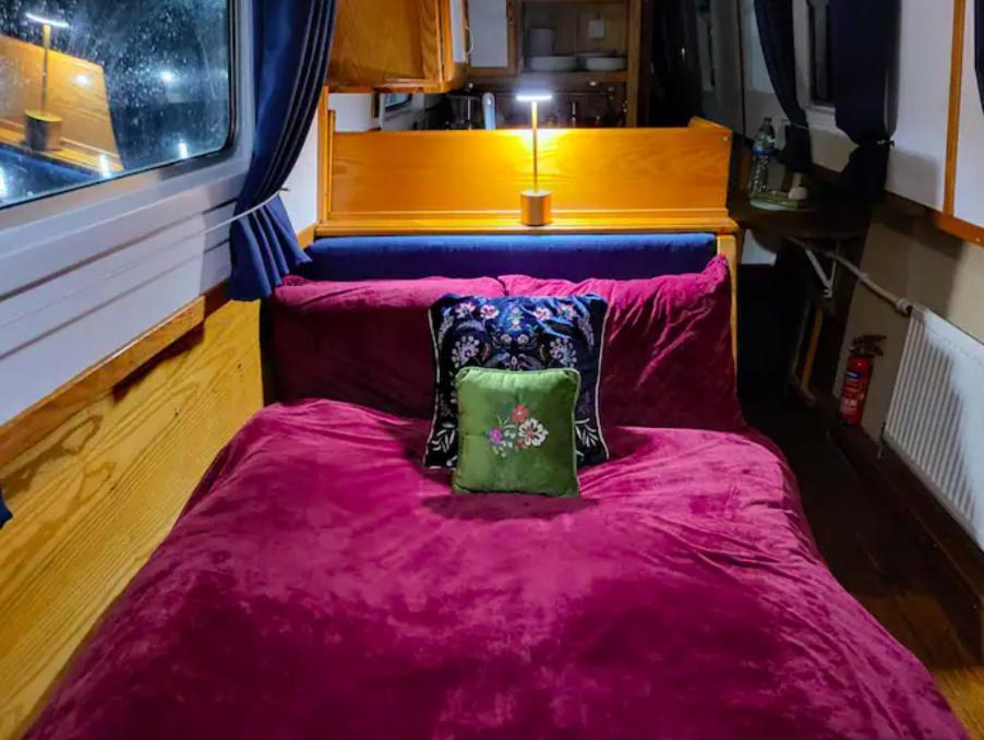 Botel Cosy Canal Boat In Little Venice For Family & Friends *