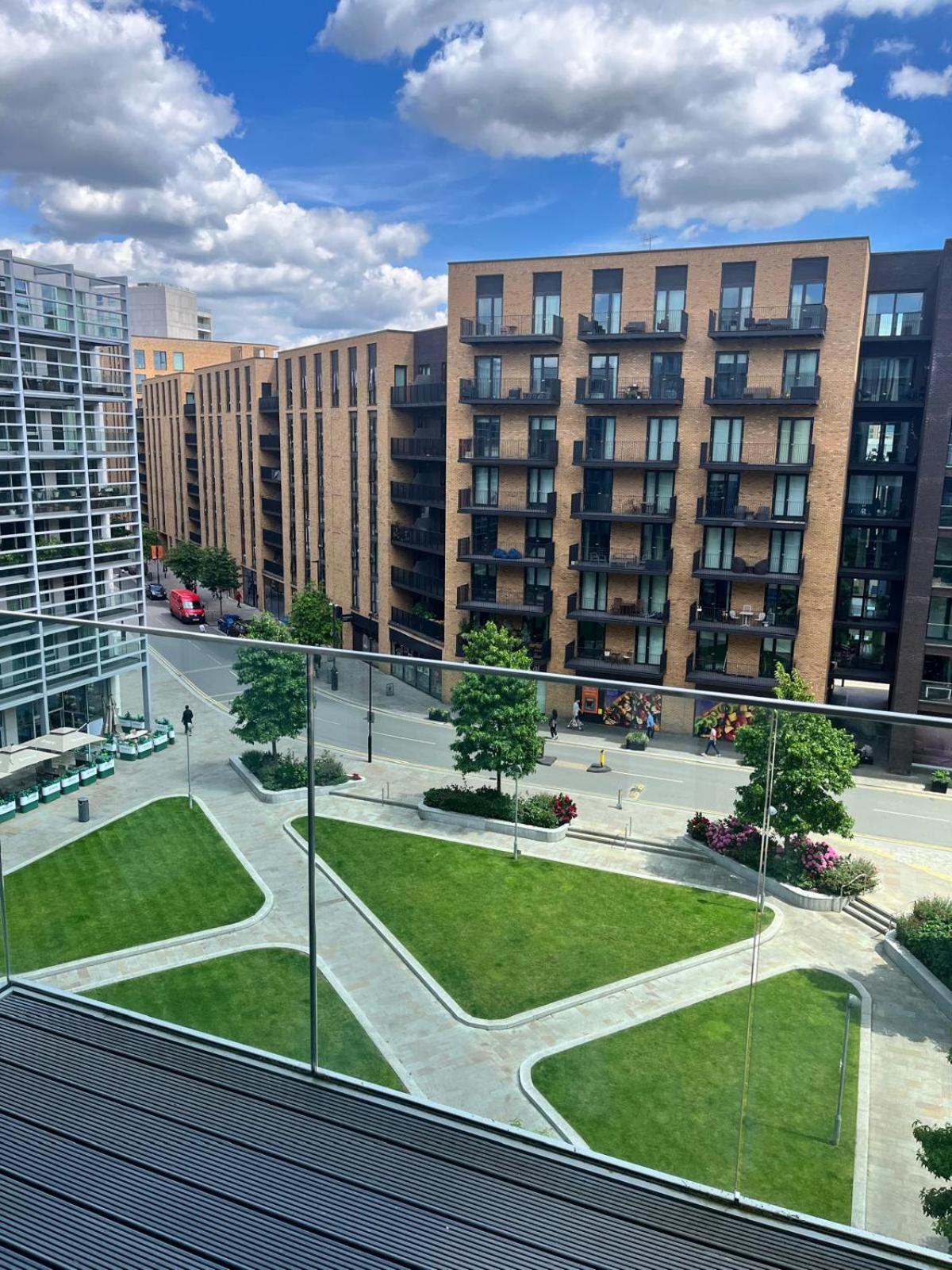 Double In A Flat In Royal Wharf London