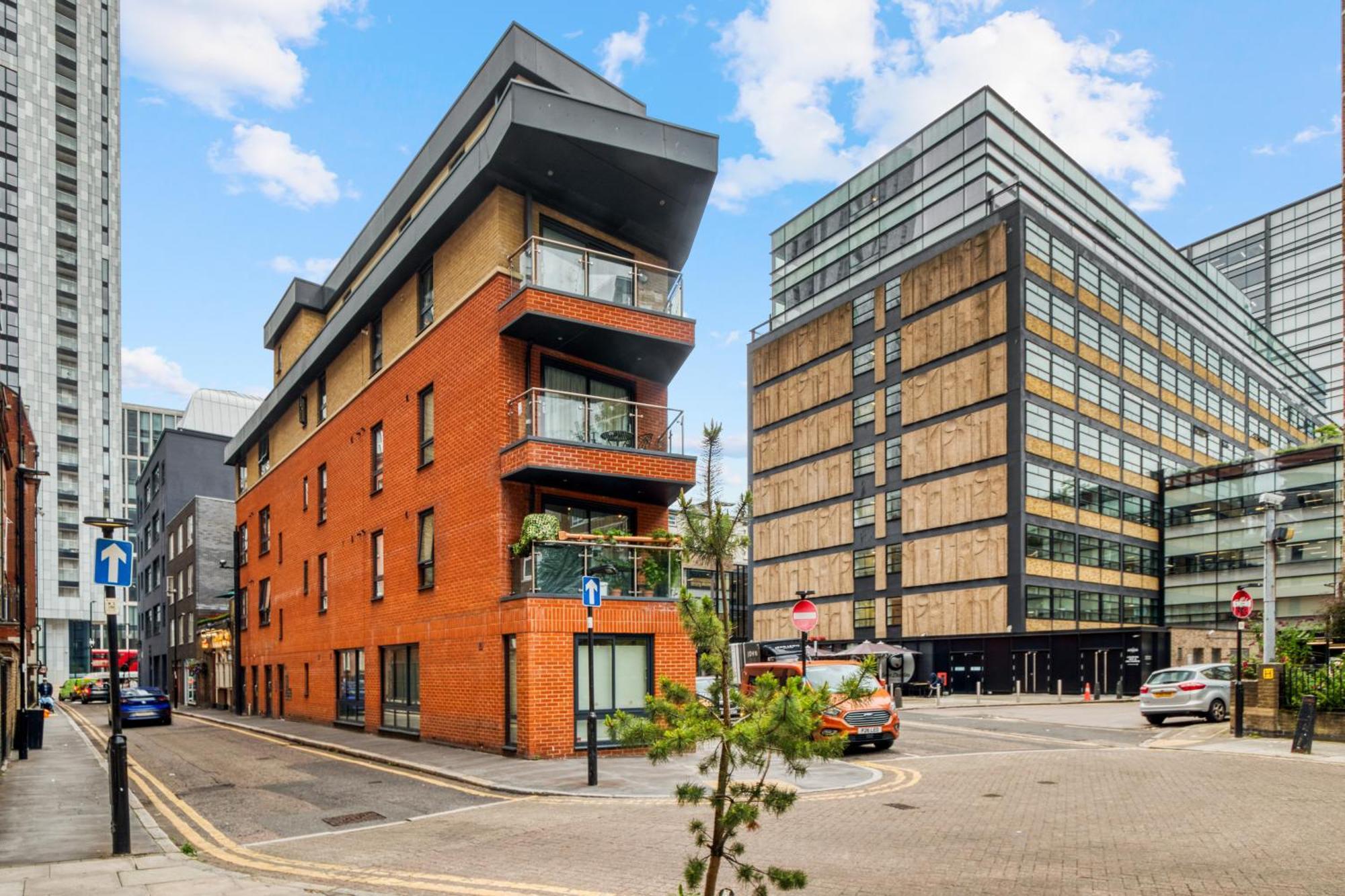 A Vibrant 2 Bed & 2 Bath In Old Street Zone 1 * London
