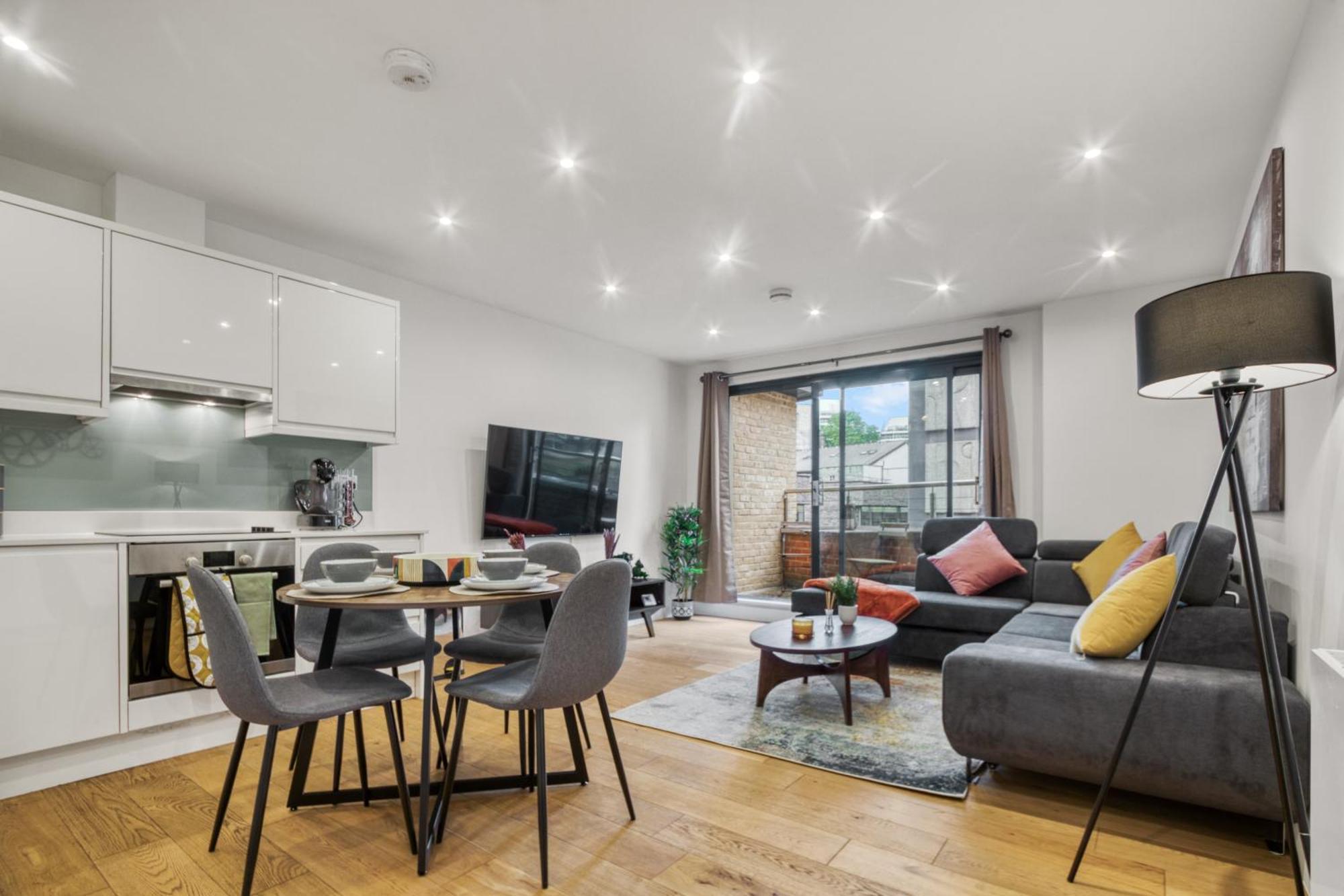 A Vibrant 2 Bed & 2 Bath In Old Street Zone 1 Apartment London