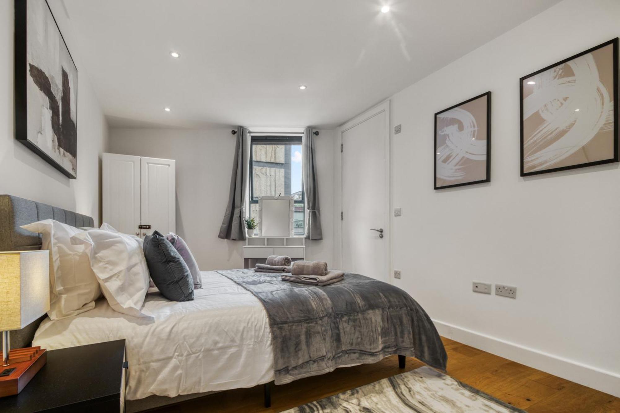 A Vibrant 2 Bed & 2 Bath In Old Street Zone 1 London