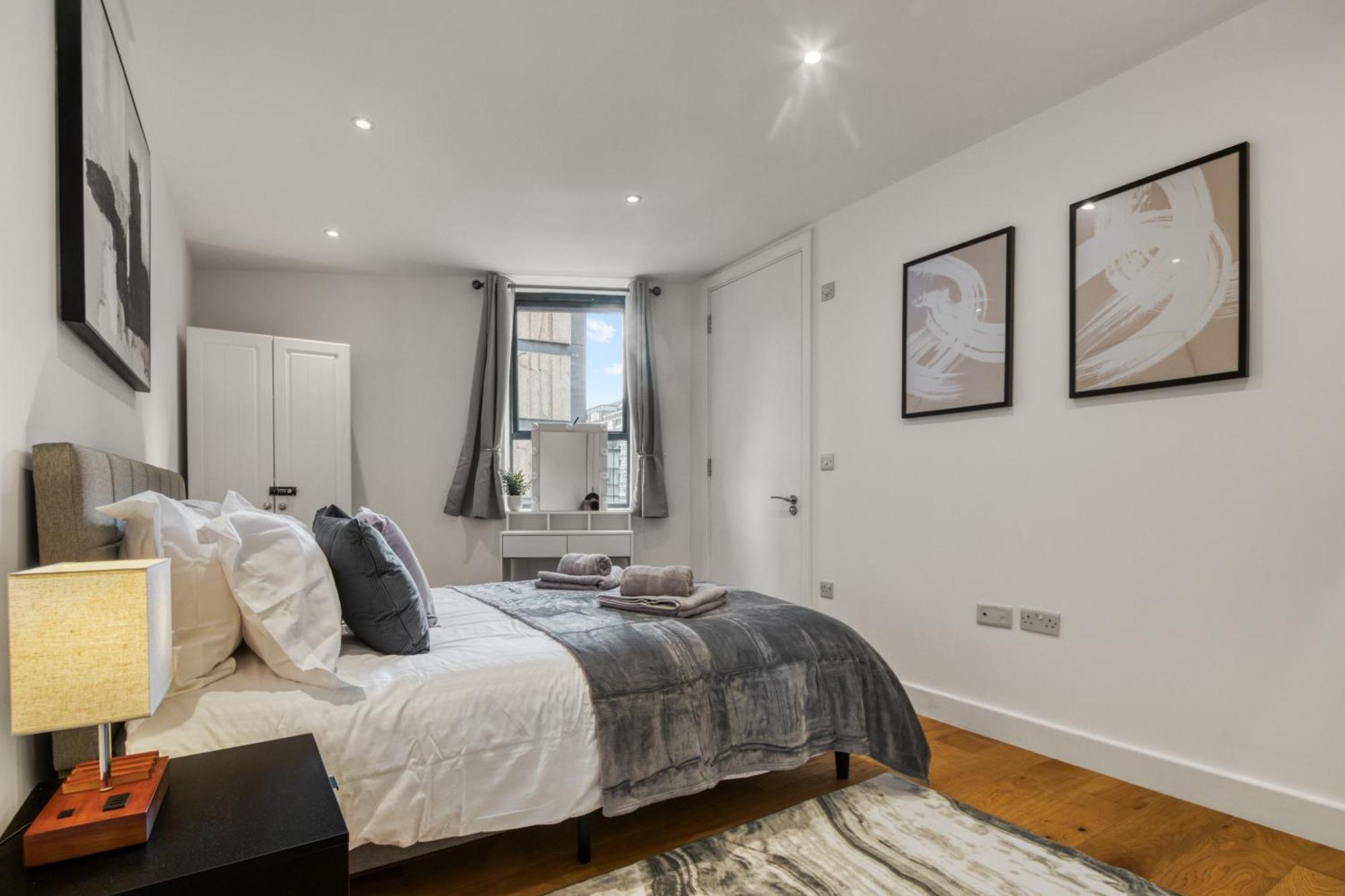 Apartment A Vibrant 2 Bed & 2 Bath In Old Street Zone 1
