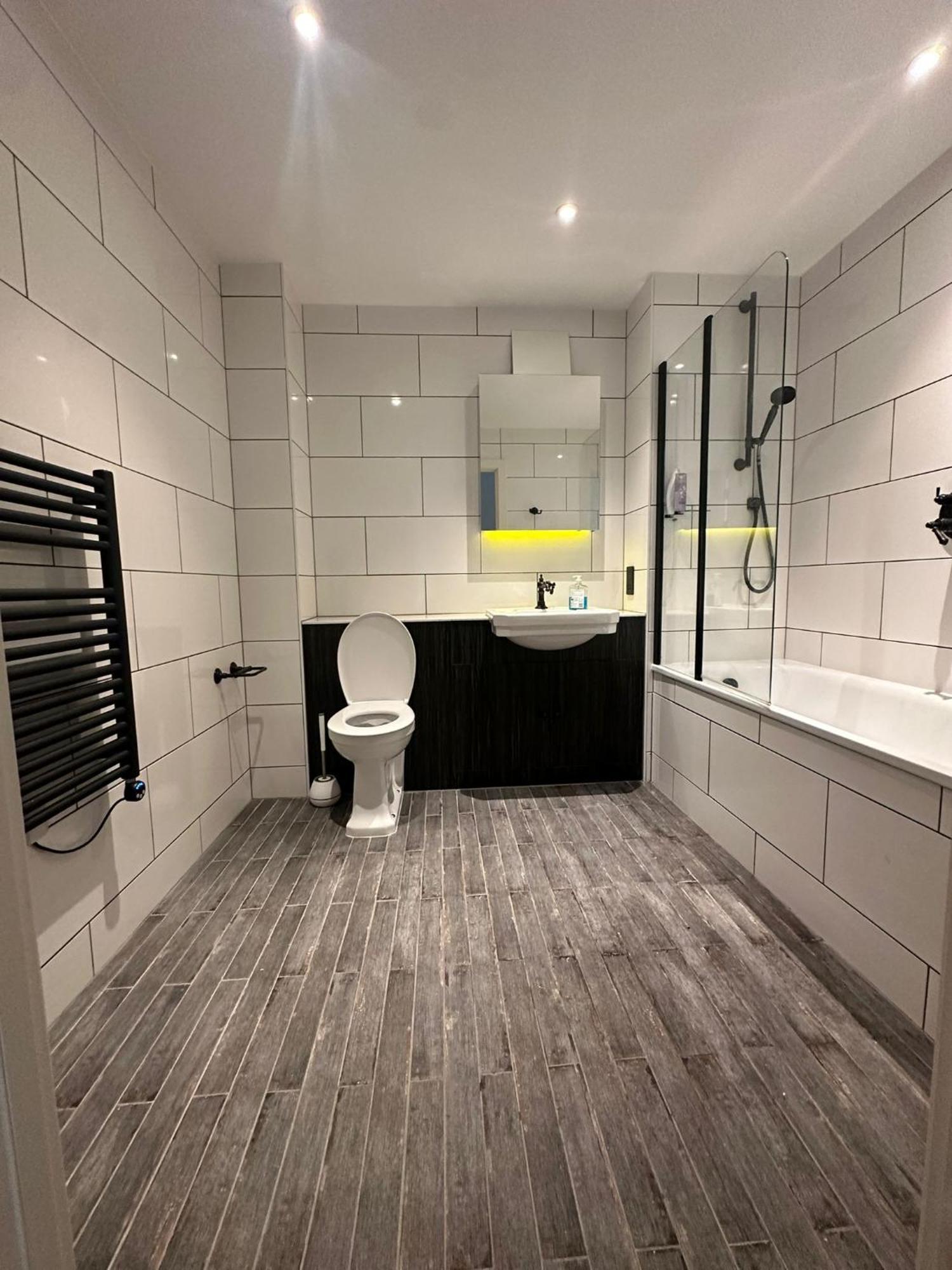 Stylish Two Bedroom Apartment! Apartment *