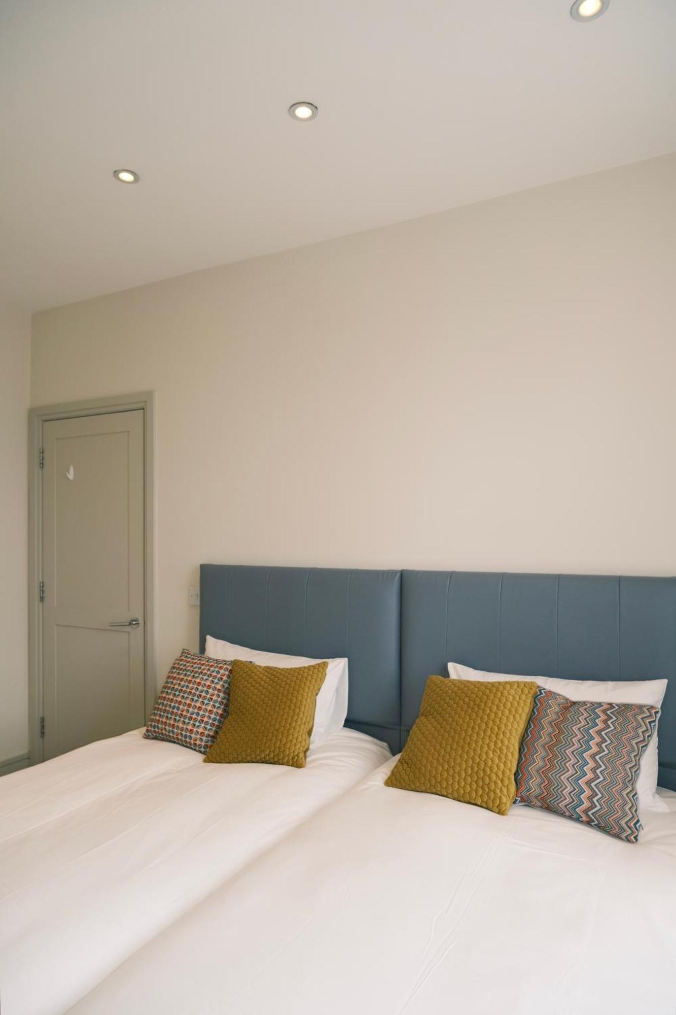 Apartment Spacious Duplex Flat West For Families & Groups London