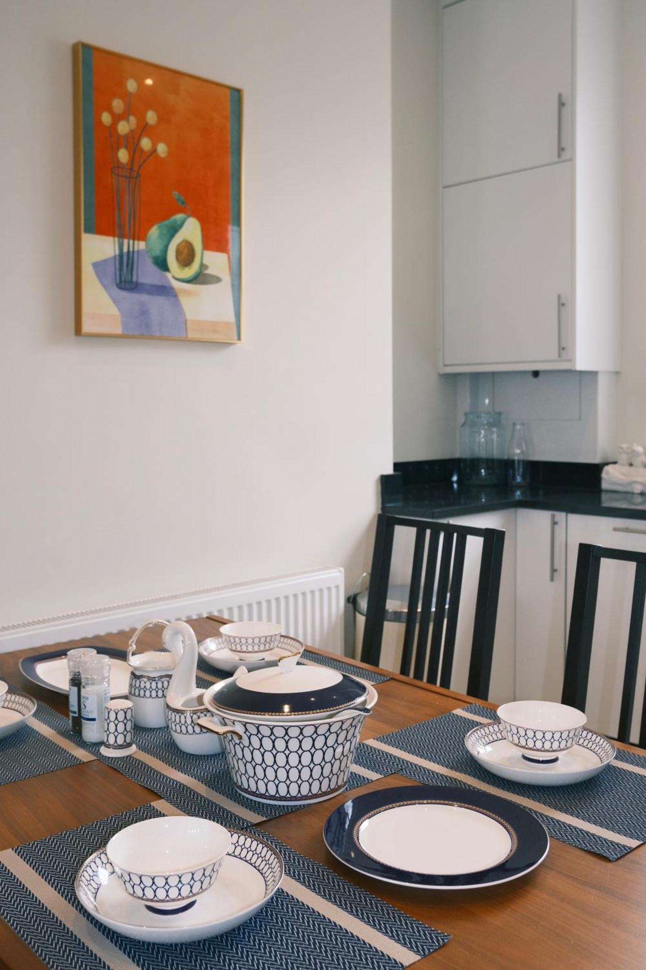 Spacious Duplex Flat West For Families & Groups London