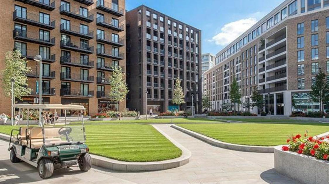 Double In A Flat In Royal Wharf Homestay *