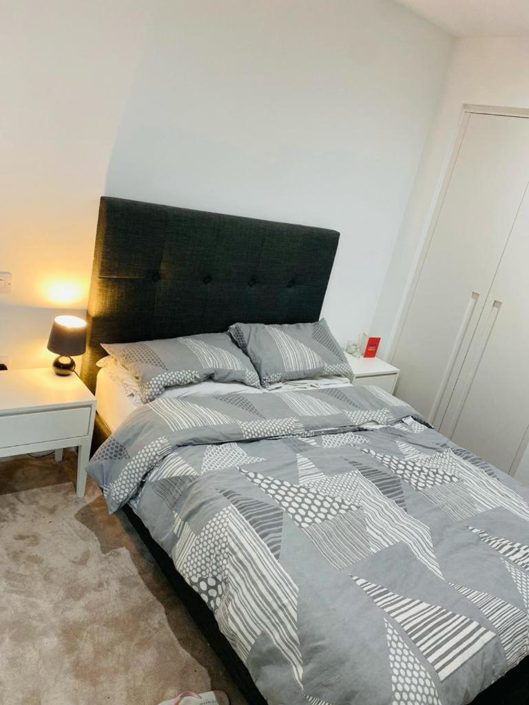 Double In A Flat In Royal Wharf London