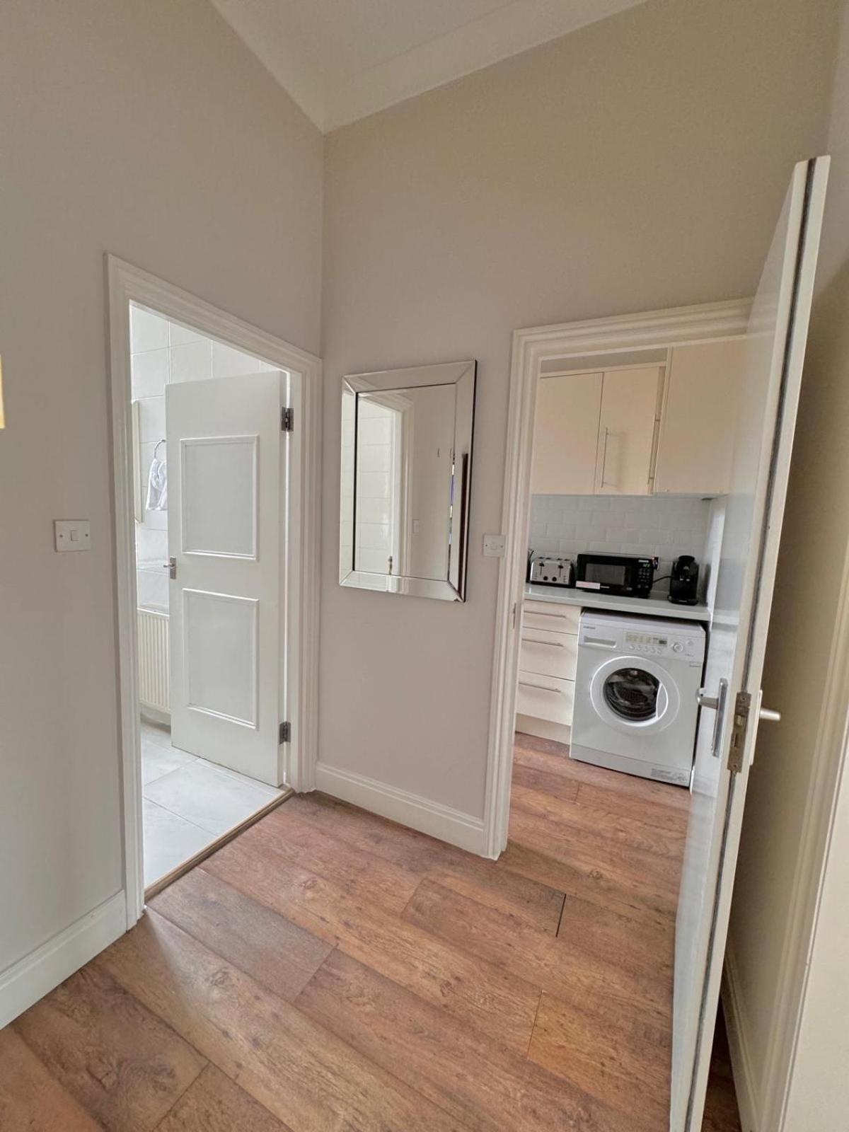 The Beverley - Victoria Apartment London