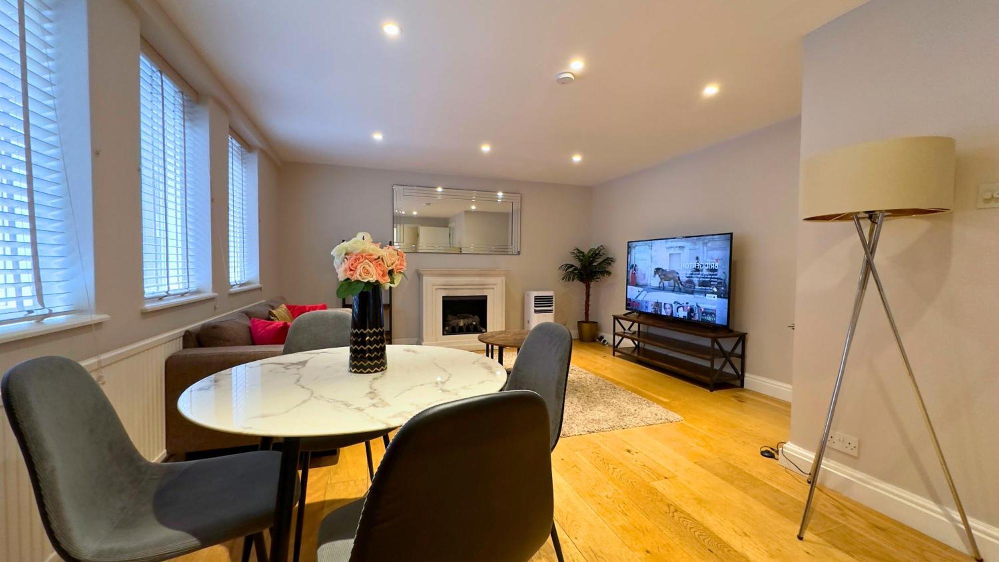 Kensington 2Bed Stucco Bright Large High Ceilings - Luxurylondonstays Apartment London