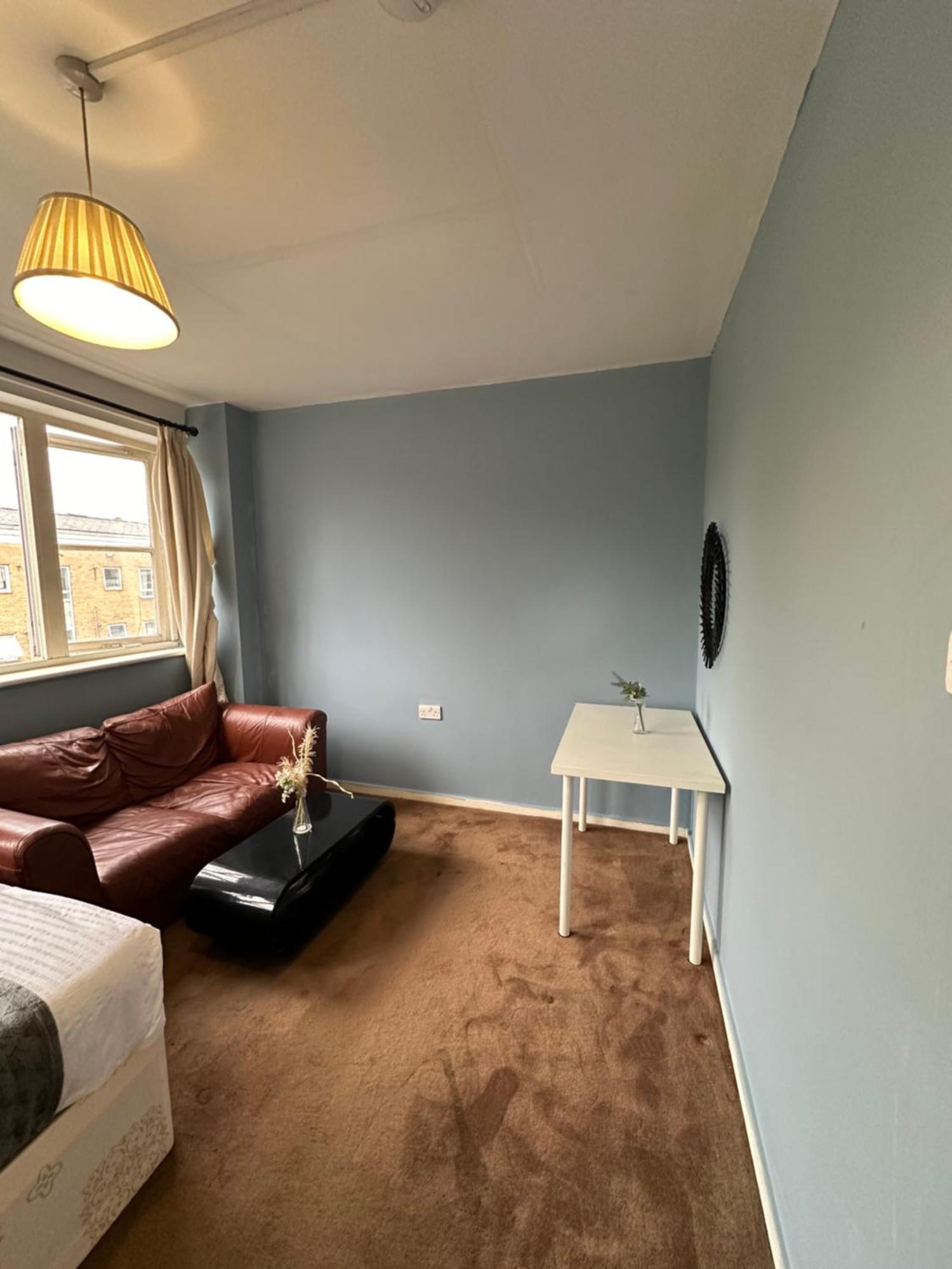 Luxury In Central London!6 Bedroom With 2 Bath & Separate Wc! Homestay