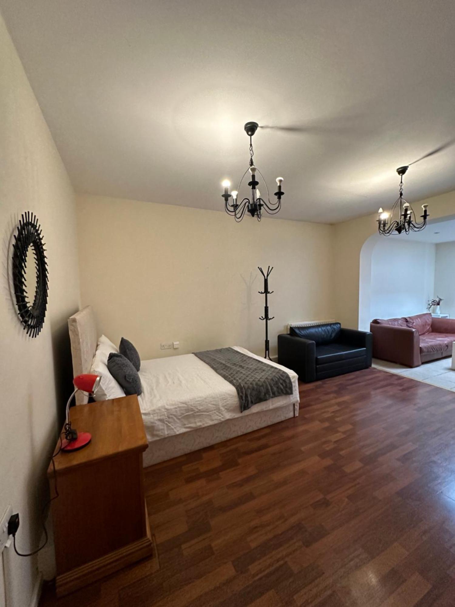Luxury In Central London!6 Bedroom With 2 Bath & Separate Wc! Homestay *