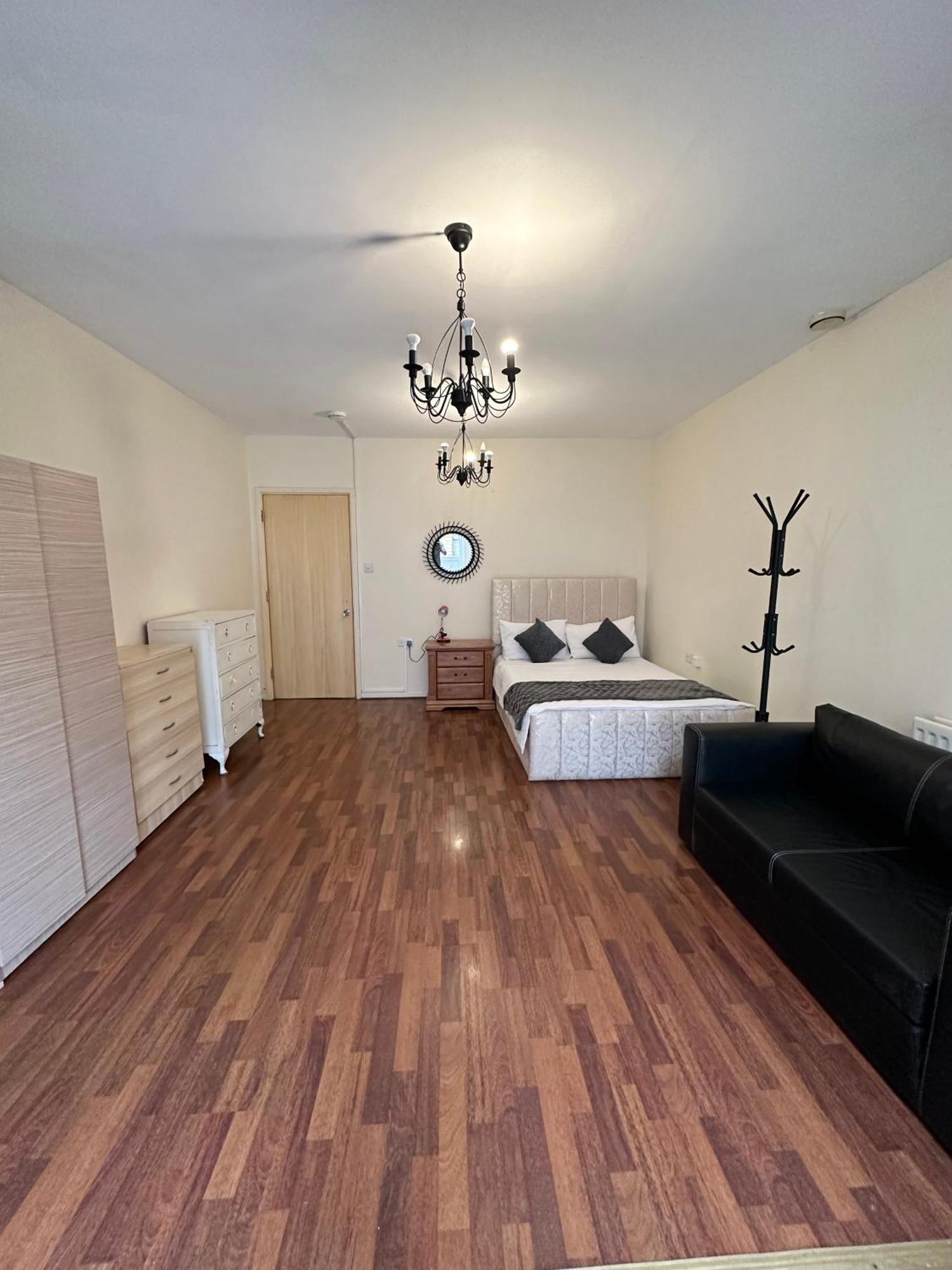Homestay Luxury In Central London!6 Bedroom With 2 Bath & Separate Wc! *