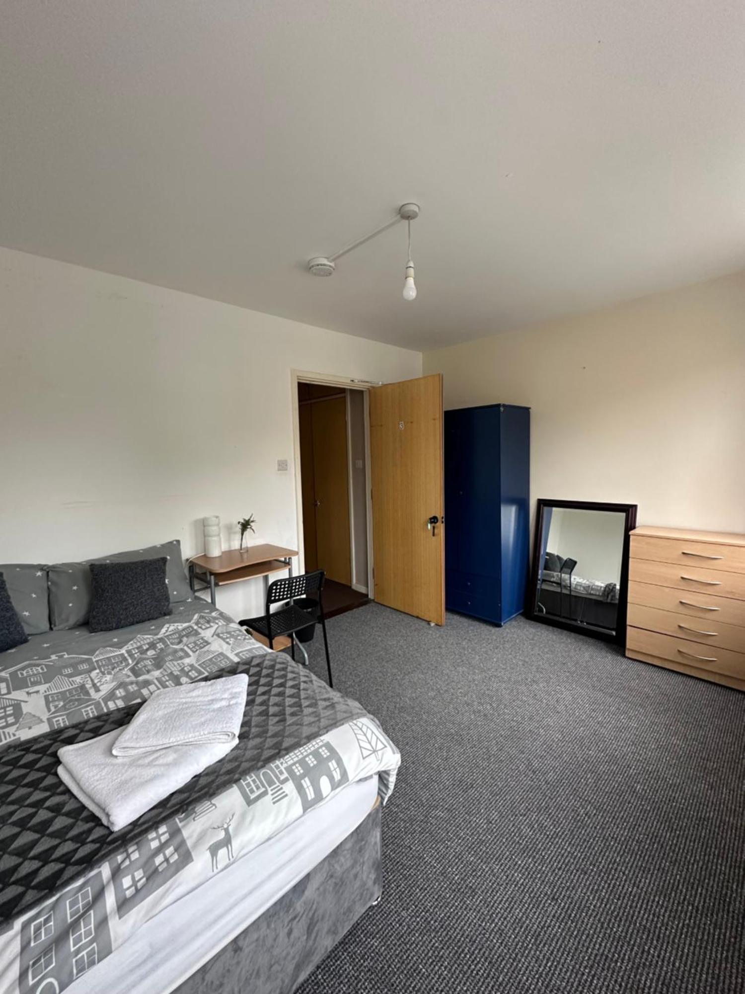 Luxury In Central London!6 Bedroom With 2 Bath & Separate Wc! * London