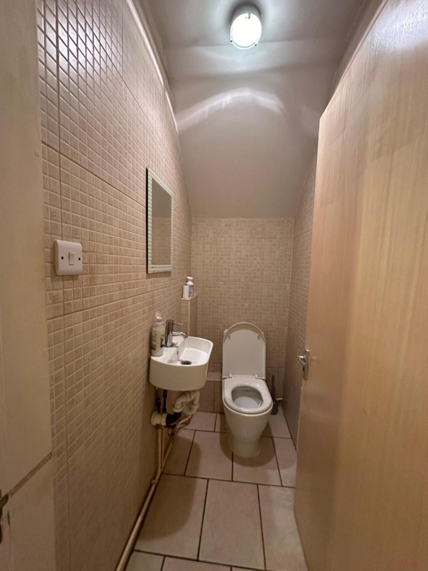 Luxury In Central London!6 Bedroom With 2 Bath & Separate Wc! Homestay London