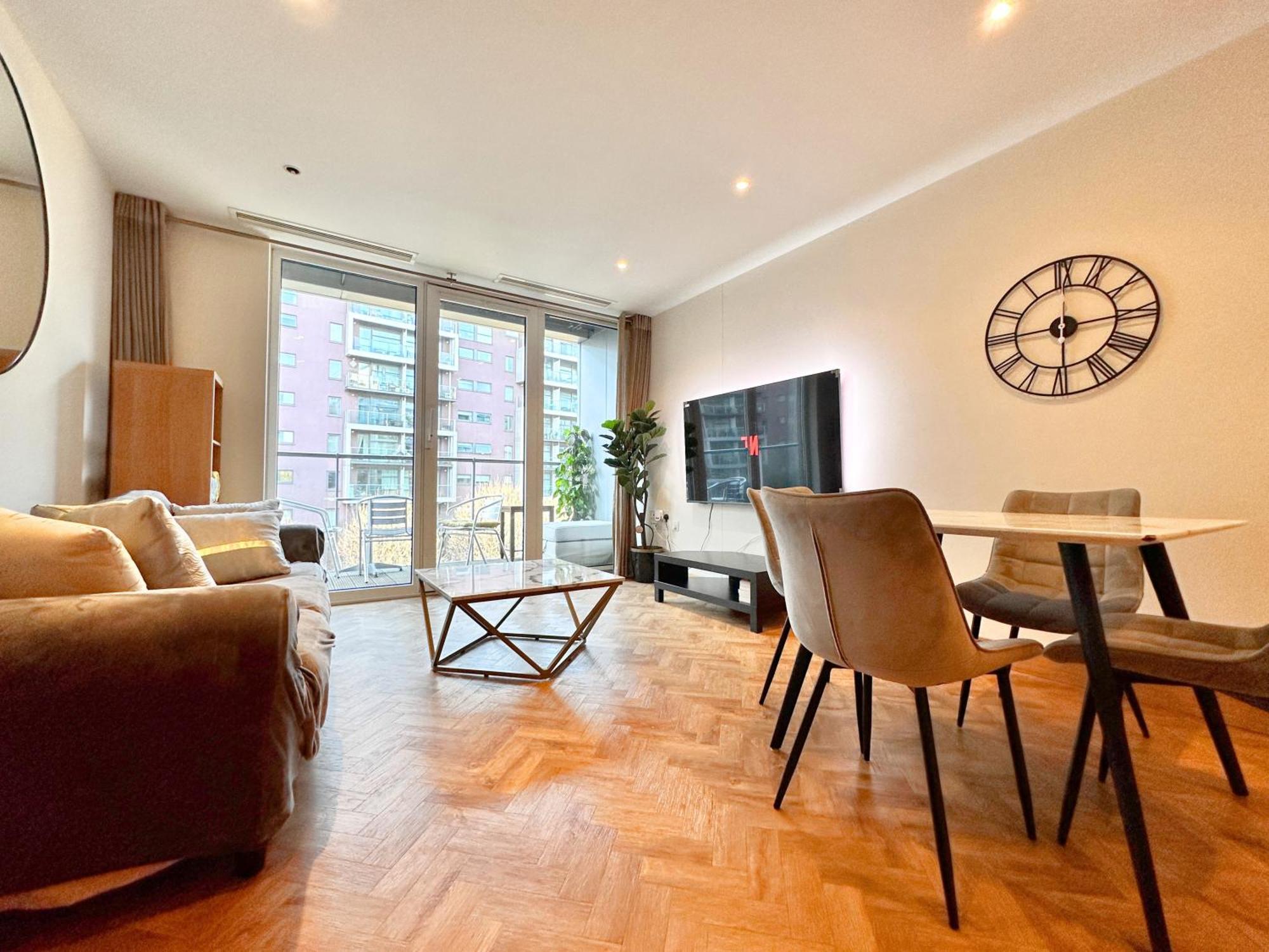 Chelsea Bridge 2bed 2bath Balcony Fast Wifi - Luxurylondonstays Apartment *