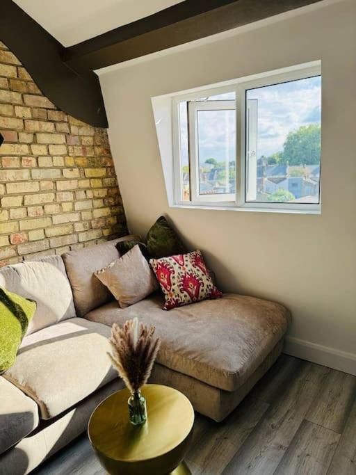 Stylish Two-story Retreat Apartment London