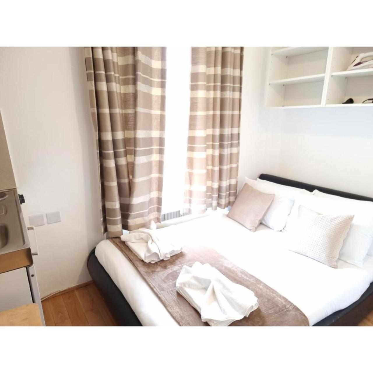 F204-compact 2nd Flr Fits 2-near Hyde Park *