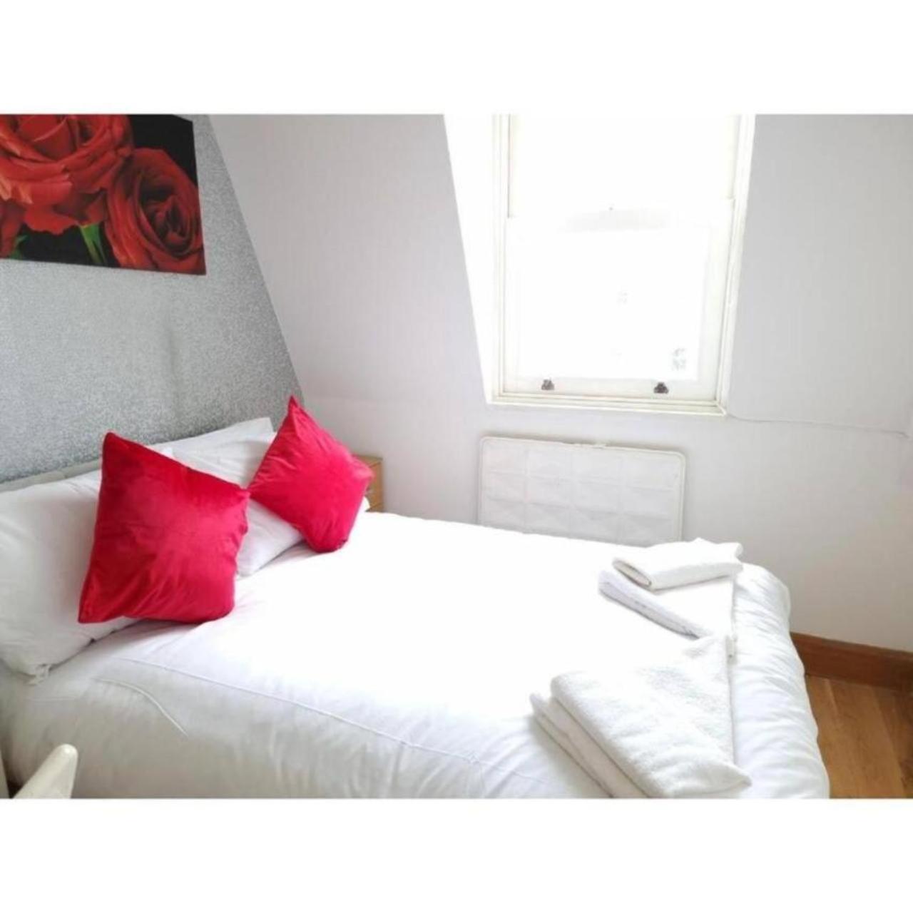 F408 For 2 Near Hyde Park London