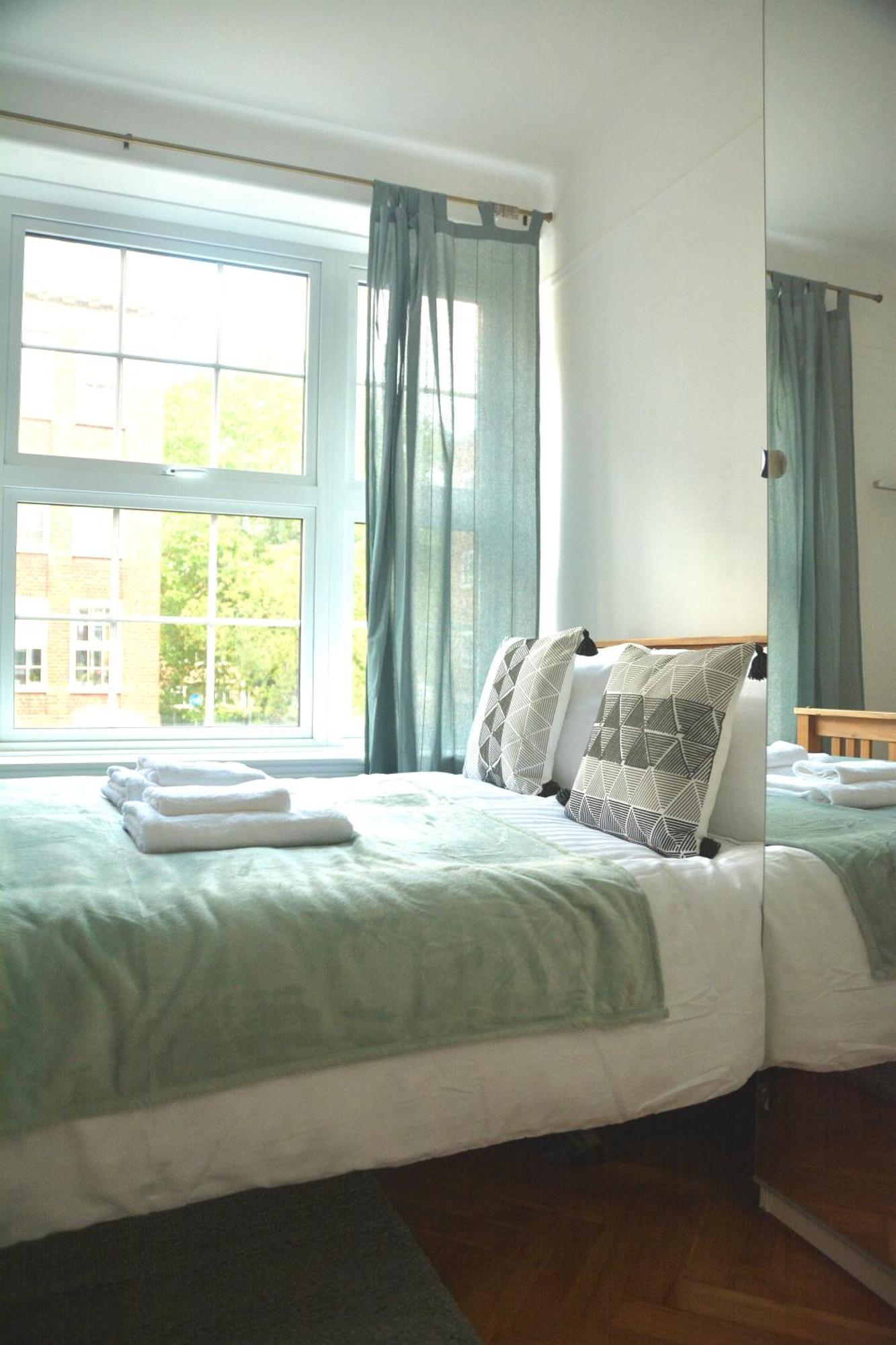 Victorian Amazing Three Bedroom Apartment London