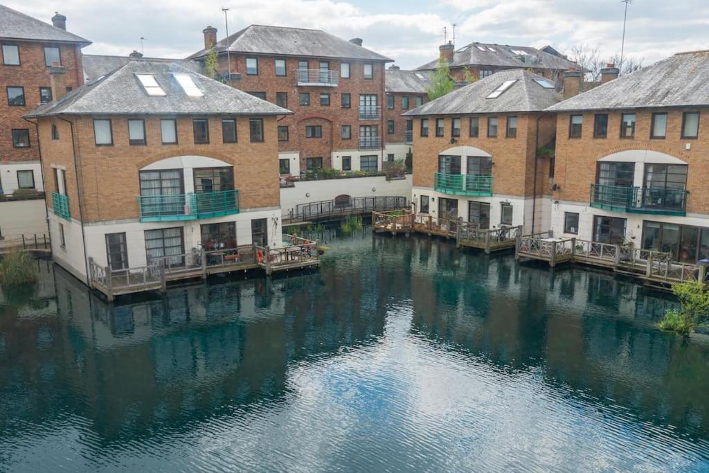 Apartment Stylish Waterfront
