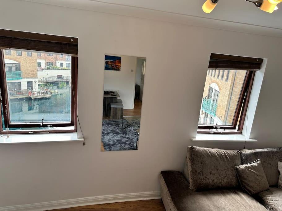 Stylish Waterfront Apartment *