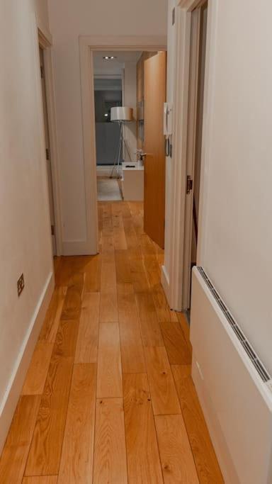 Stylish 4 Mins From Station Apartment