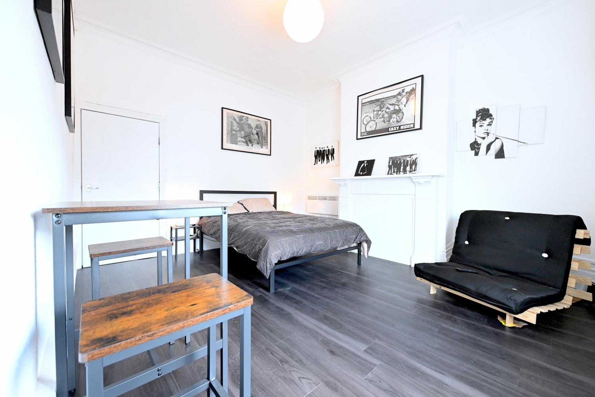 3 Apartment *