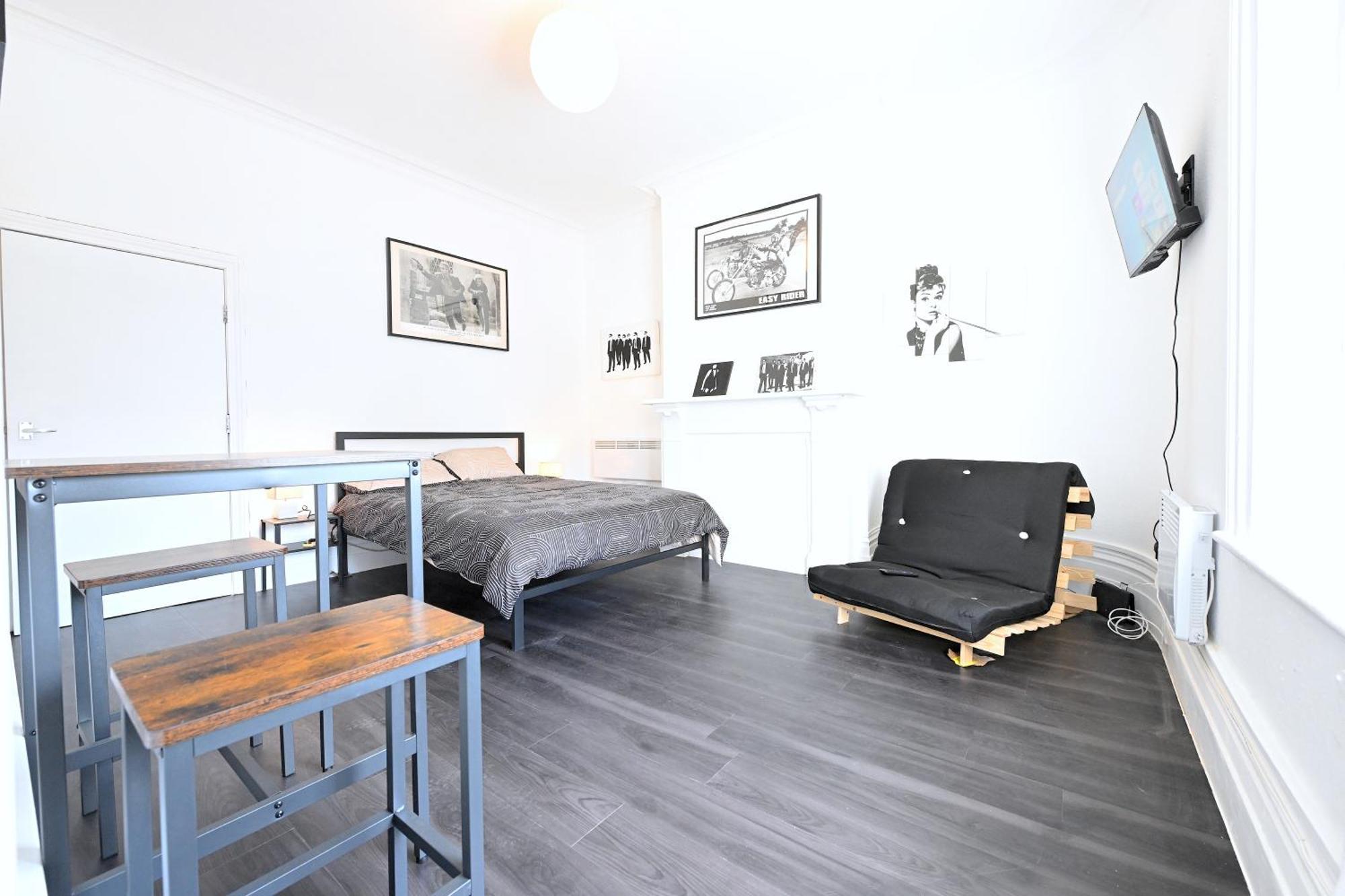 3 Apartment *