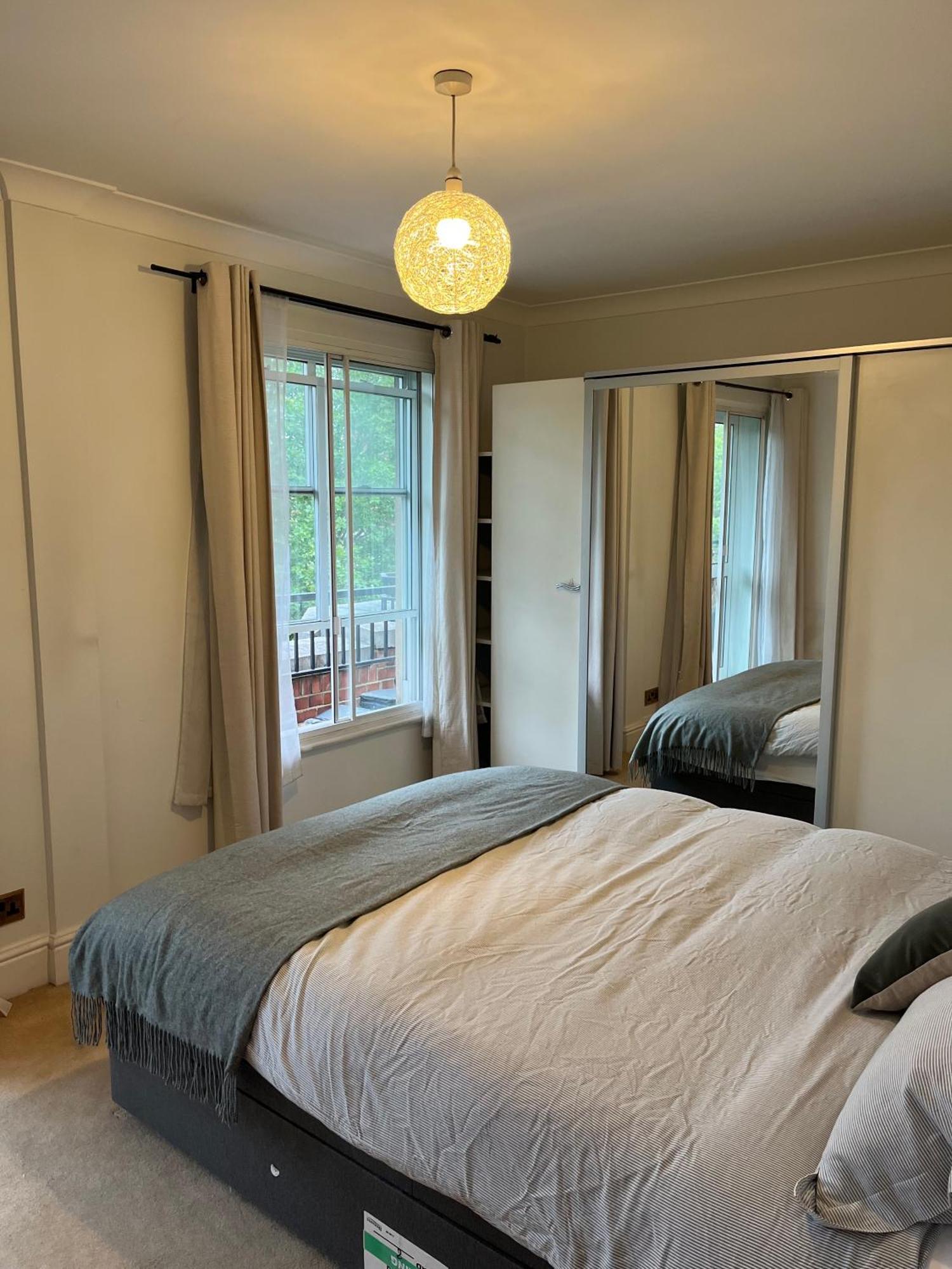 Bedroom With Private Terrace Privatunterkunft London