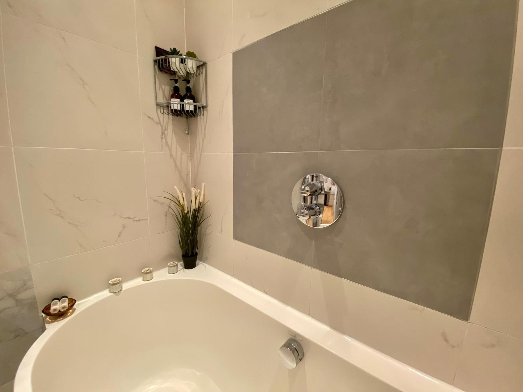 Apartment One-bed Flat In The Heart Of London, Bank Payment Required To The Host Up To 12h After You Have Made A Reservation *