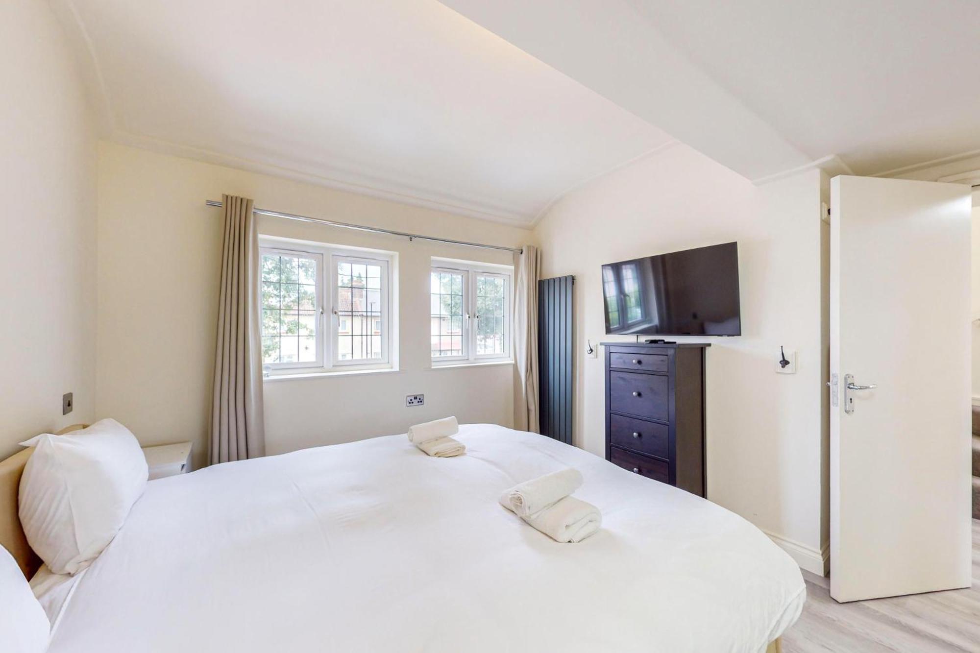Casa de férias 2bed With Free Parking & An Aircon - 40min To Centre *