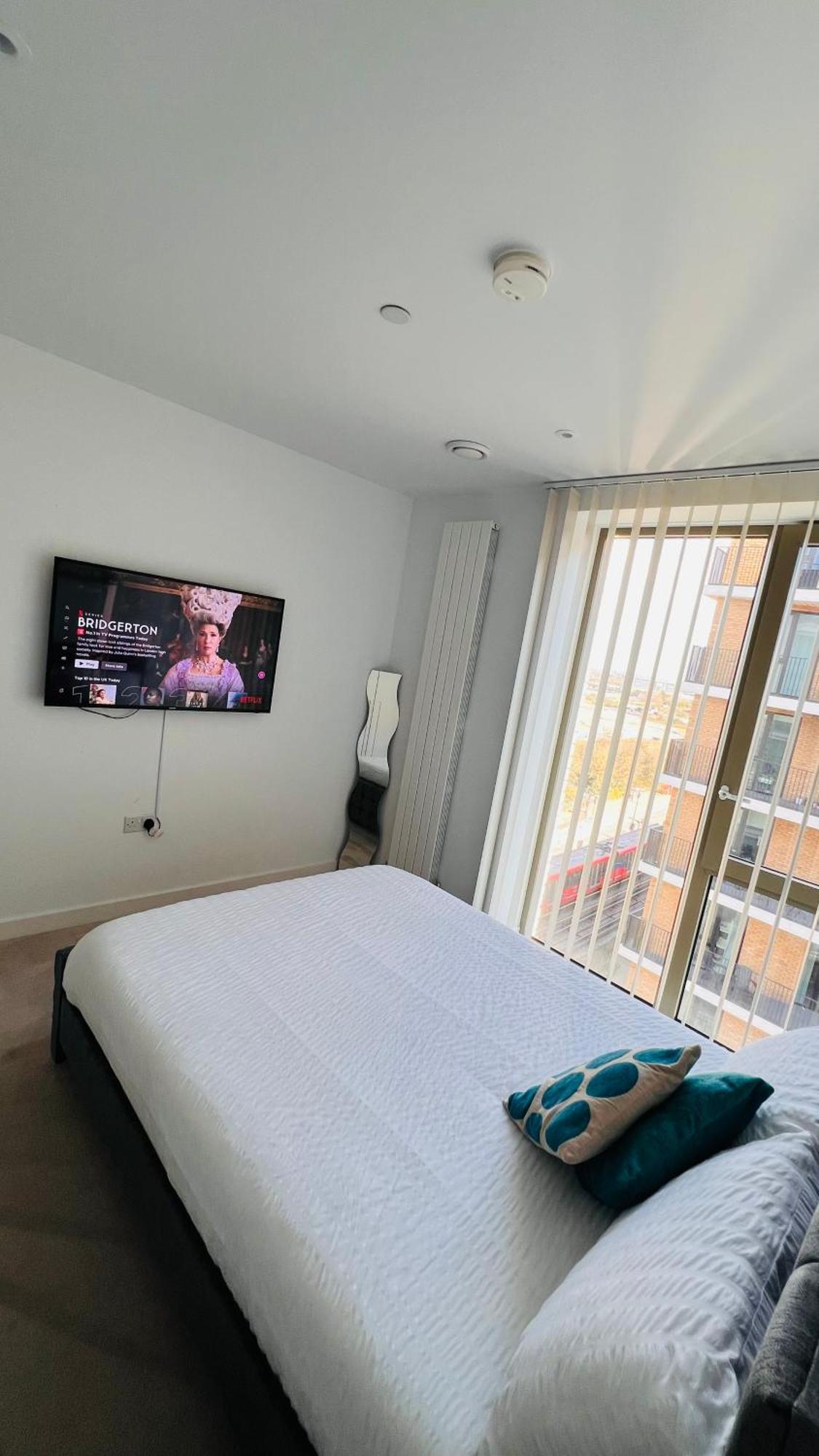 Lush Living - Double With Private Bathroom Homestay London