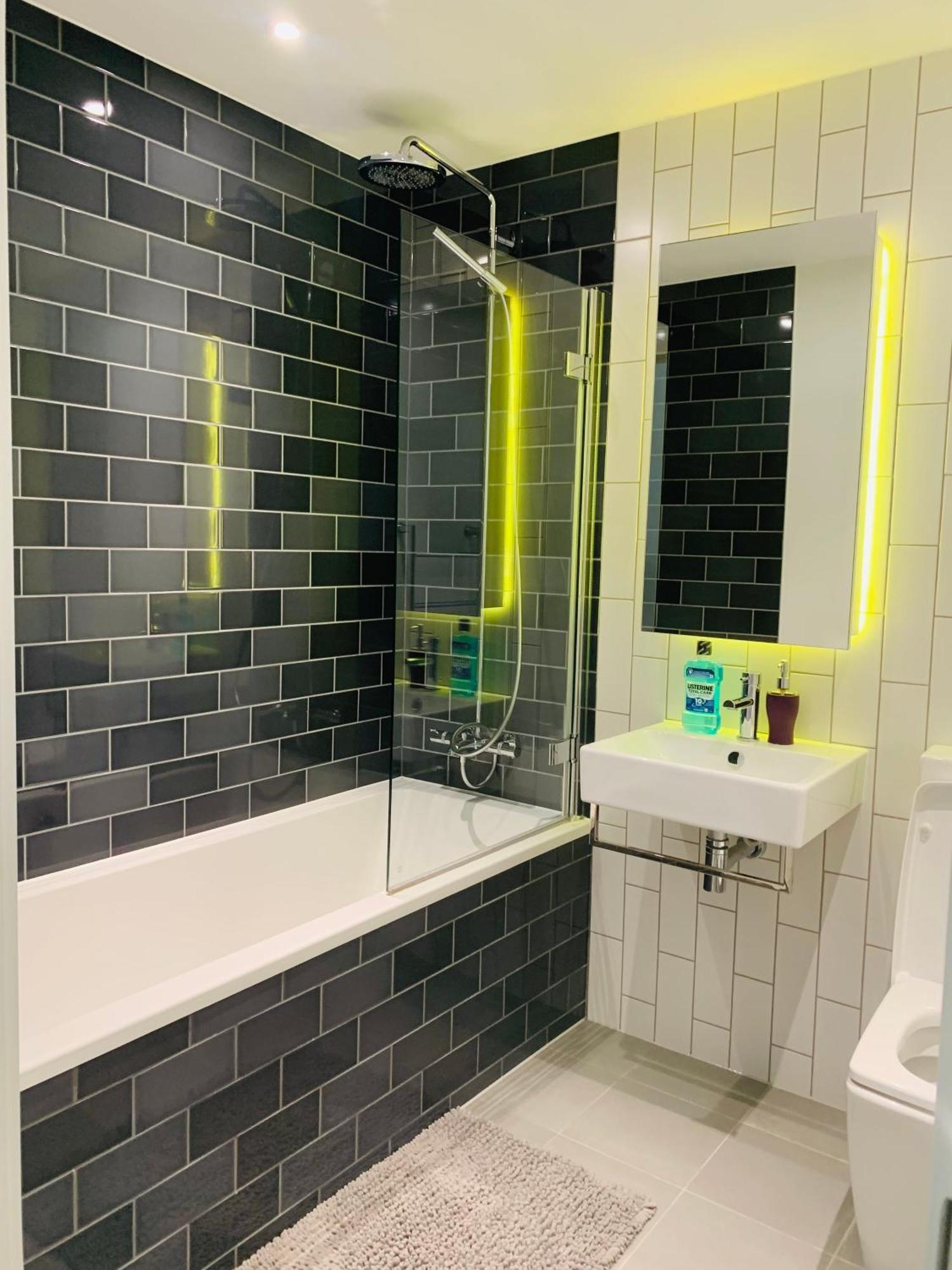 Homestay Lush Living - Double With Private Bathroom