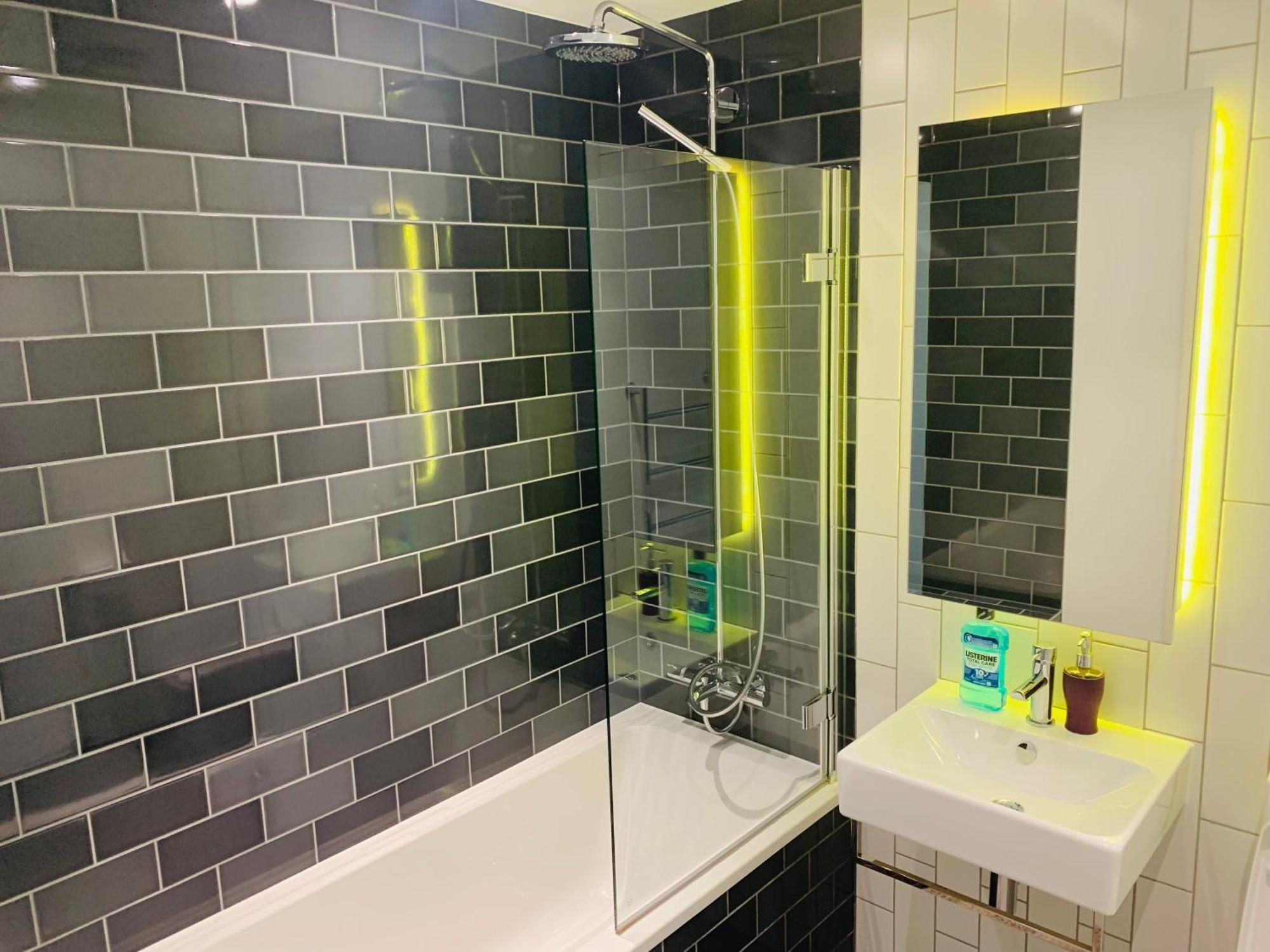 Lush Living - Double With Private Bathroom * London