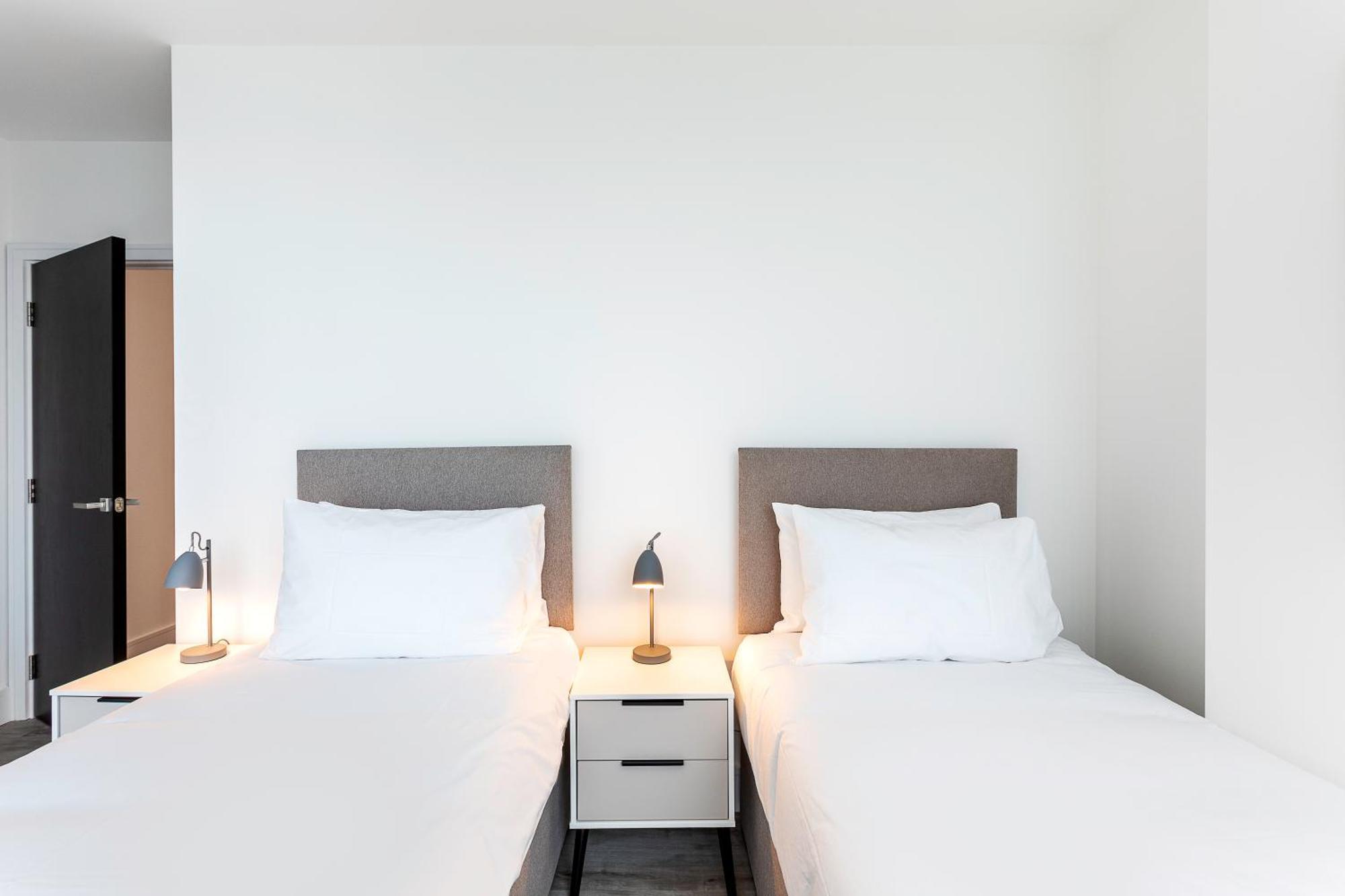 Icon Tower Apartment *