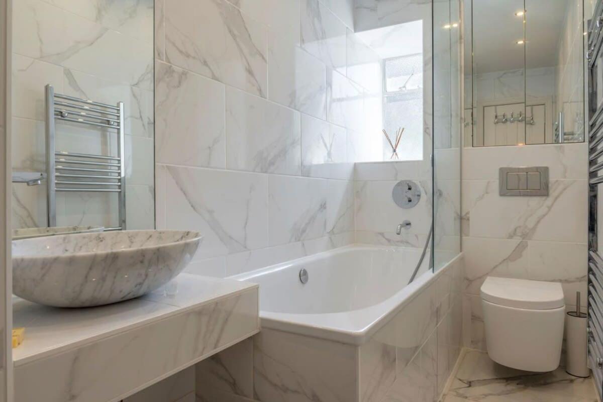 A Regal Abode - Marylebone - By Frankie Says Apartment London